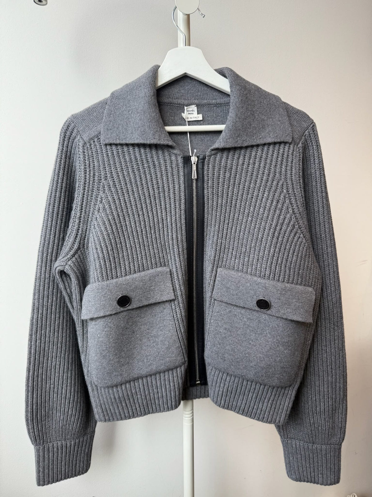 Luxury Promise Grey Hermes cardigan 42 for SS AKC1583