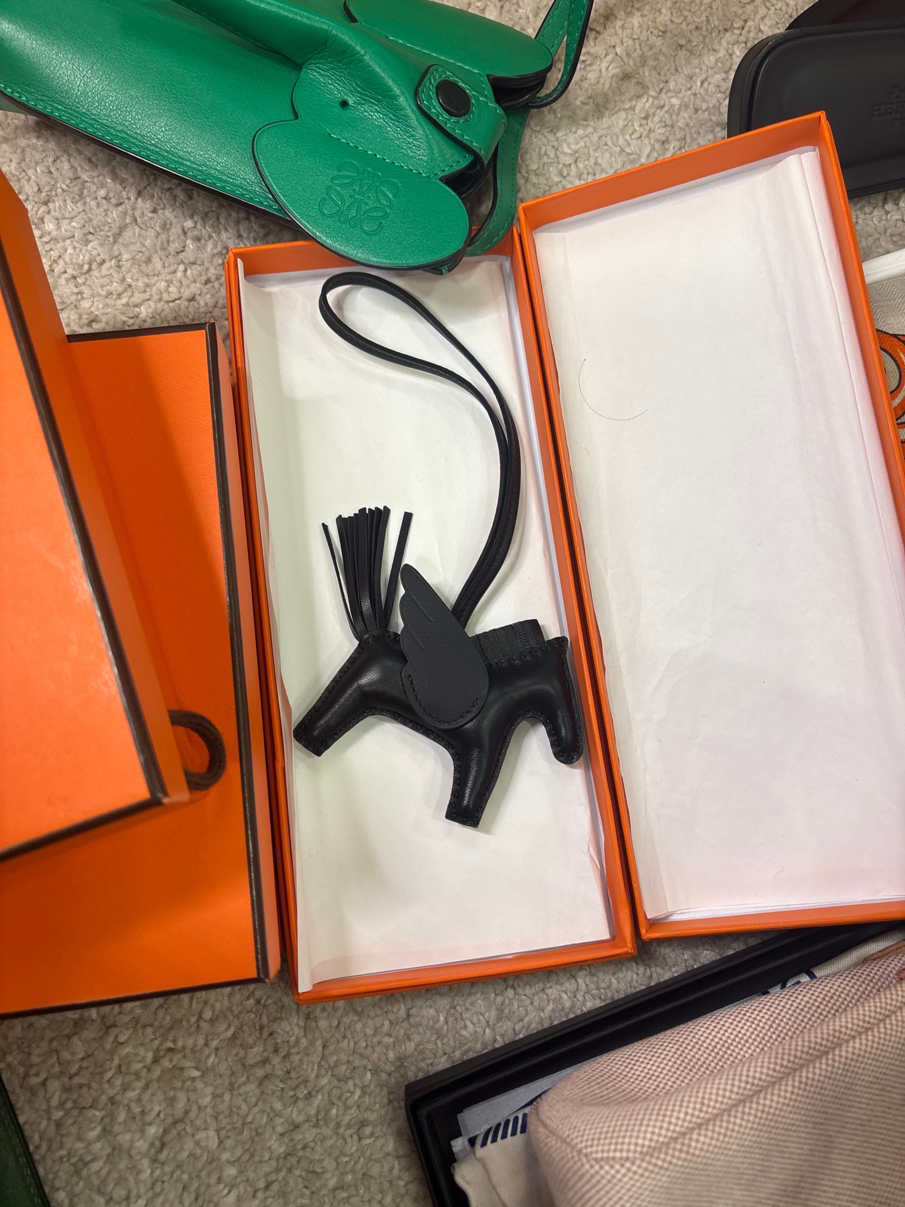 Luxury Promise Hermes black Pegasus ALC3968