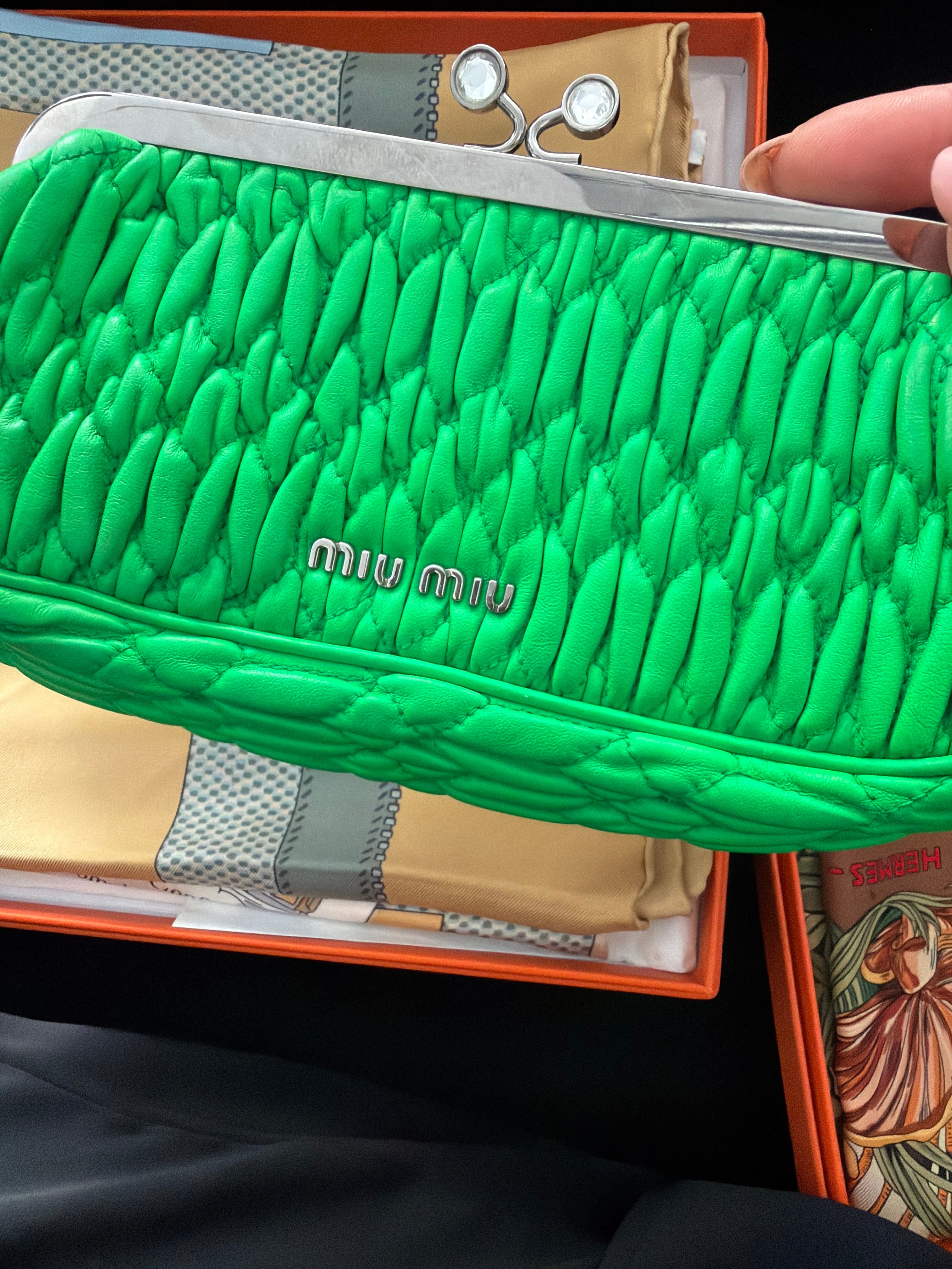 Luxury Promise Miu Miu Matelassé leather frame/clasp bag green - AKC1512