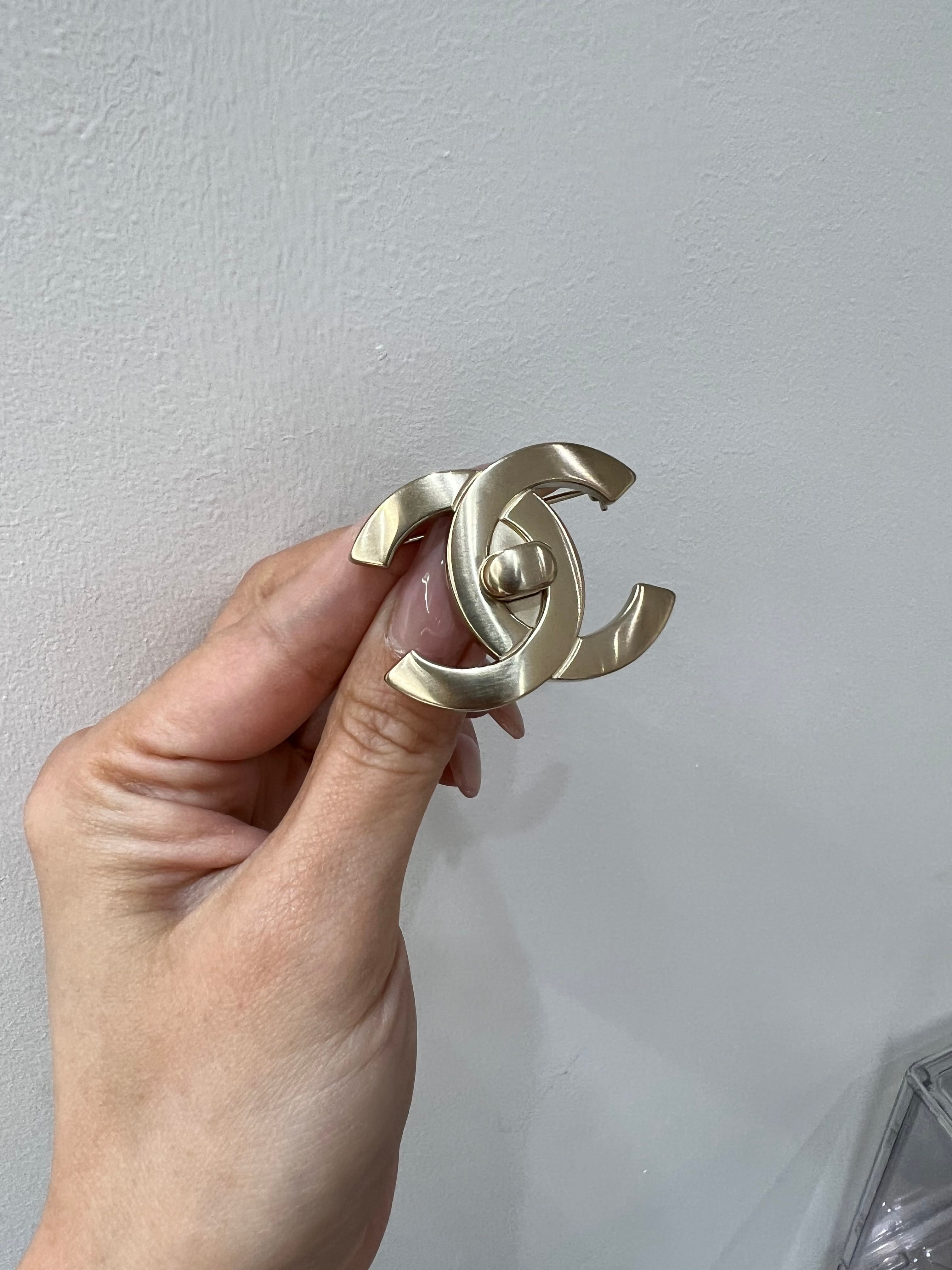 Luxury Promise Chanel Turnlock Brooch Matte GHW B18C SYCH4180