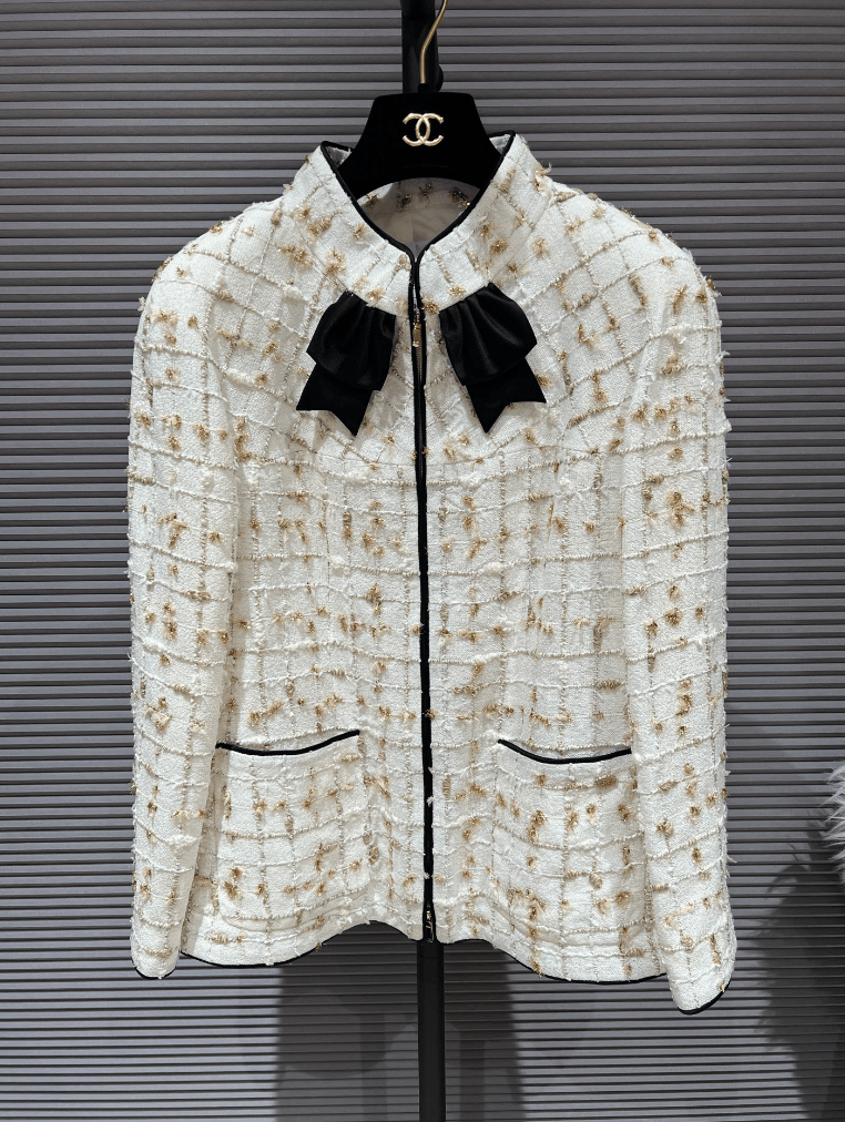 Luxury Promise CHANEL 2019 BEACH WHITE/GOLD JACKET 36 FT101602
