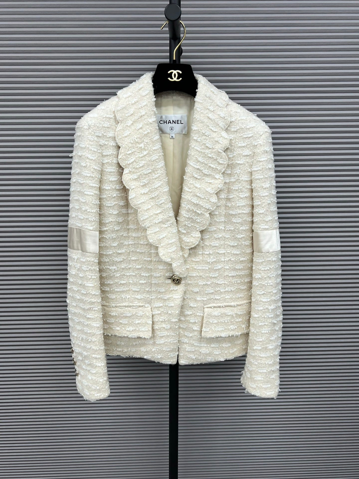 Luxury Promise CHANEL 2020K CREAM TWEED JACKET FT102391