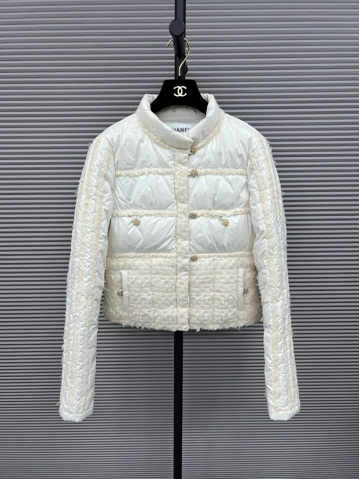Luxury Promise CHANEL CREAM PUFFER TWEED 38 FT102399
