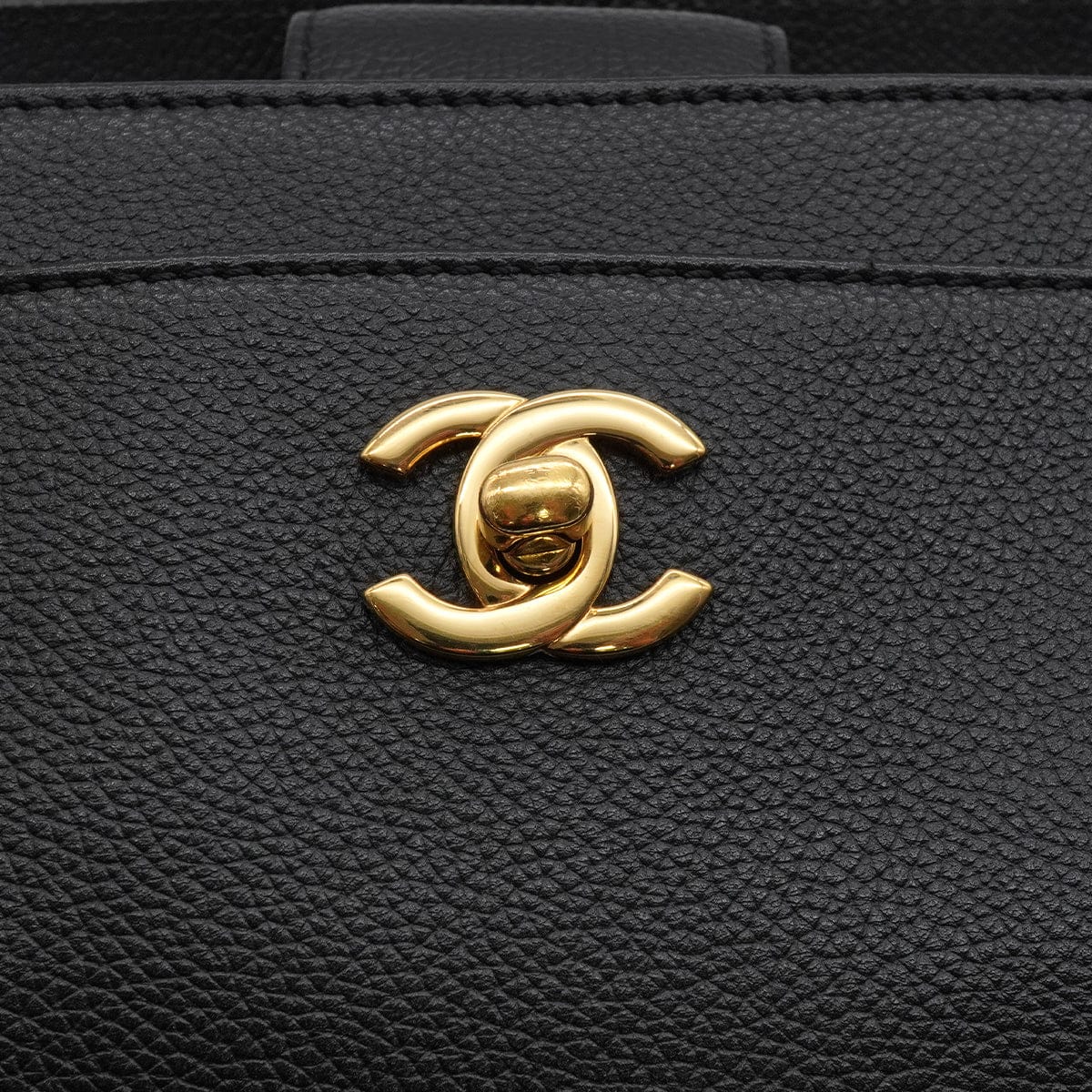 LUXURY PROMISE CHANEL EXECUTIVE TOTE HAND BAG BLACK LEATHER GOLD HARDWARE 90335833