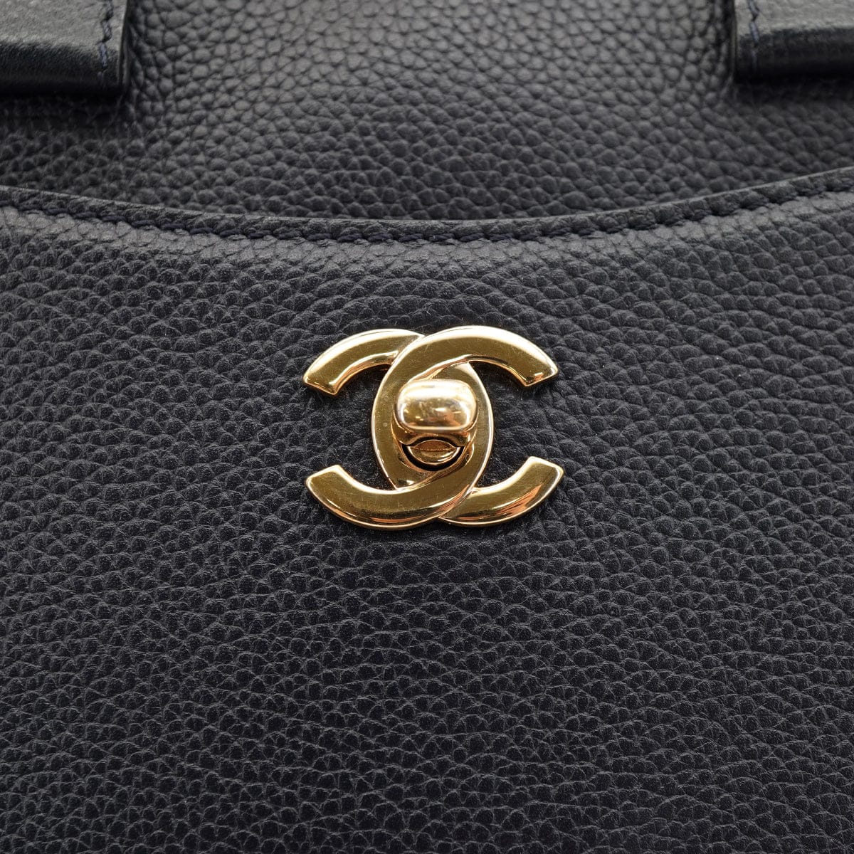 LUXURY PROMISE CHANEL NEO EXECUTIVE TOTE SHOULDER BAG NAVY LEATHER GOLD HARDWARE 90335589