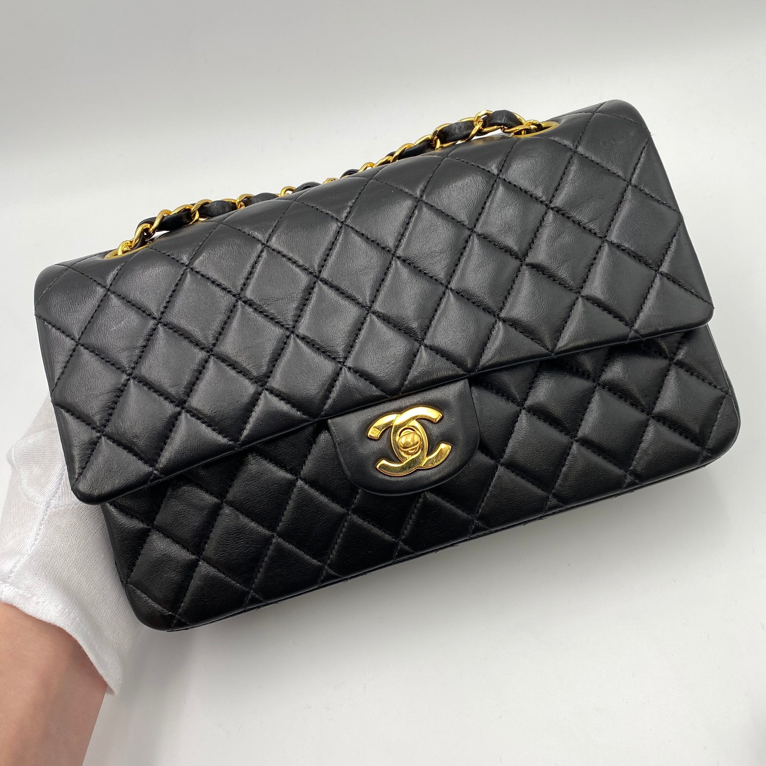 Luxury Promise CHANEL VINTAGE CLASSIC FLAP MEDIUM CHAIN SHOULDER BAG BLACK LAMB SKIN 90219630