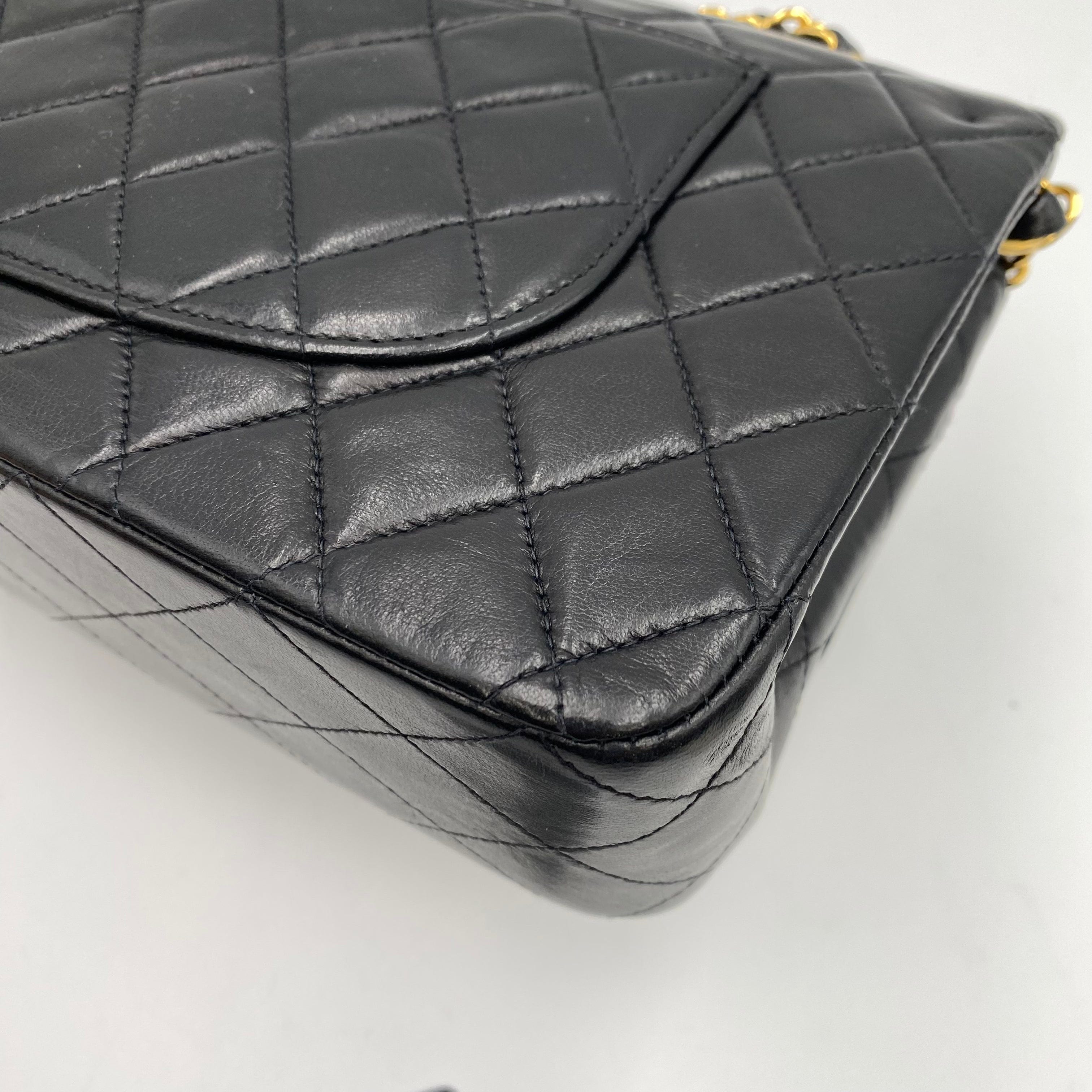 Luxury Promise CHANEL VINTAGE CLASSIC FLAP MEDIUM CHAIN SHOULDER BAG BLACK LAMB SKIN 90219630