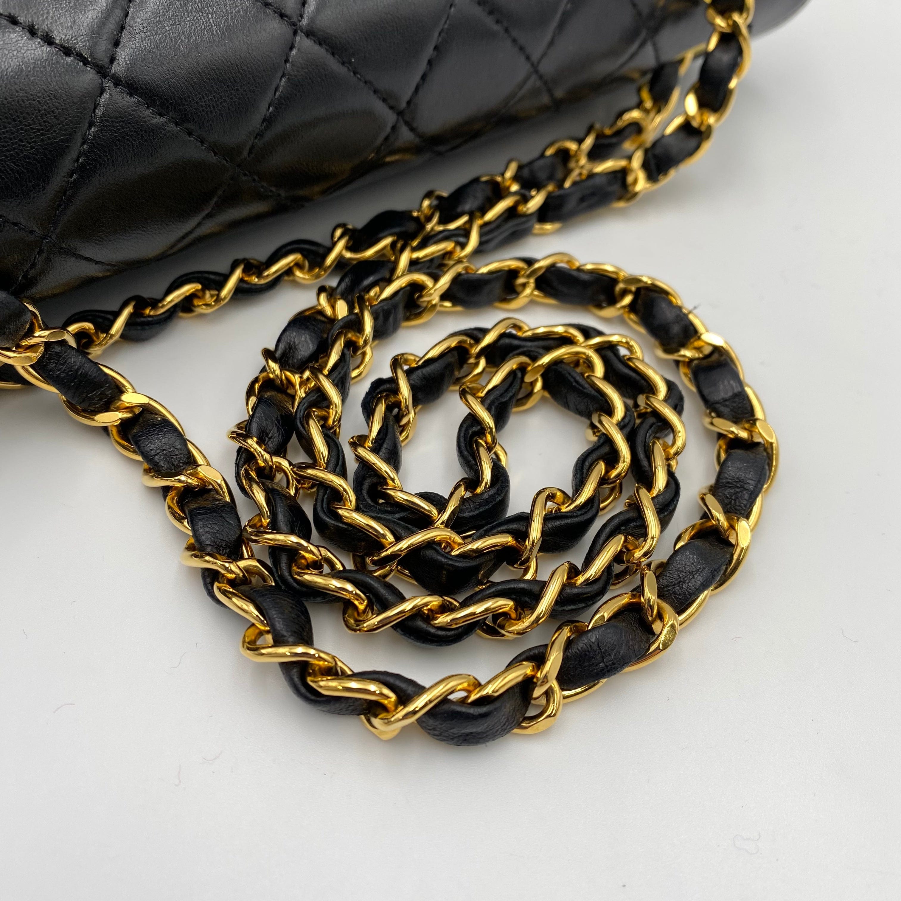 Luxury Promise CHANEL VINTAGE CLASSIC FLAP MEDIUM CHAIN SHOULDER BAG BLACK LAMB SKIN 90219630