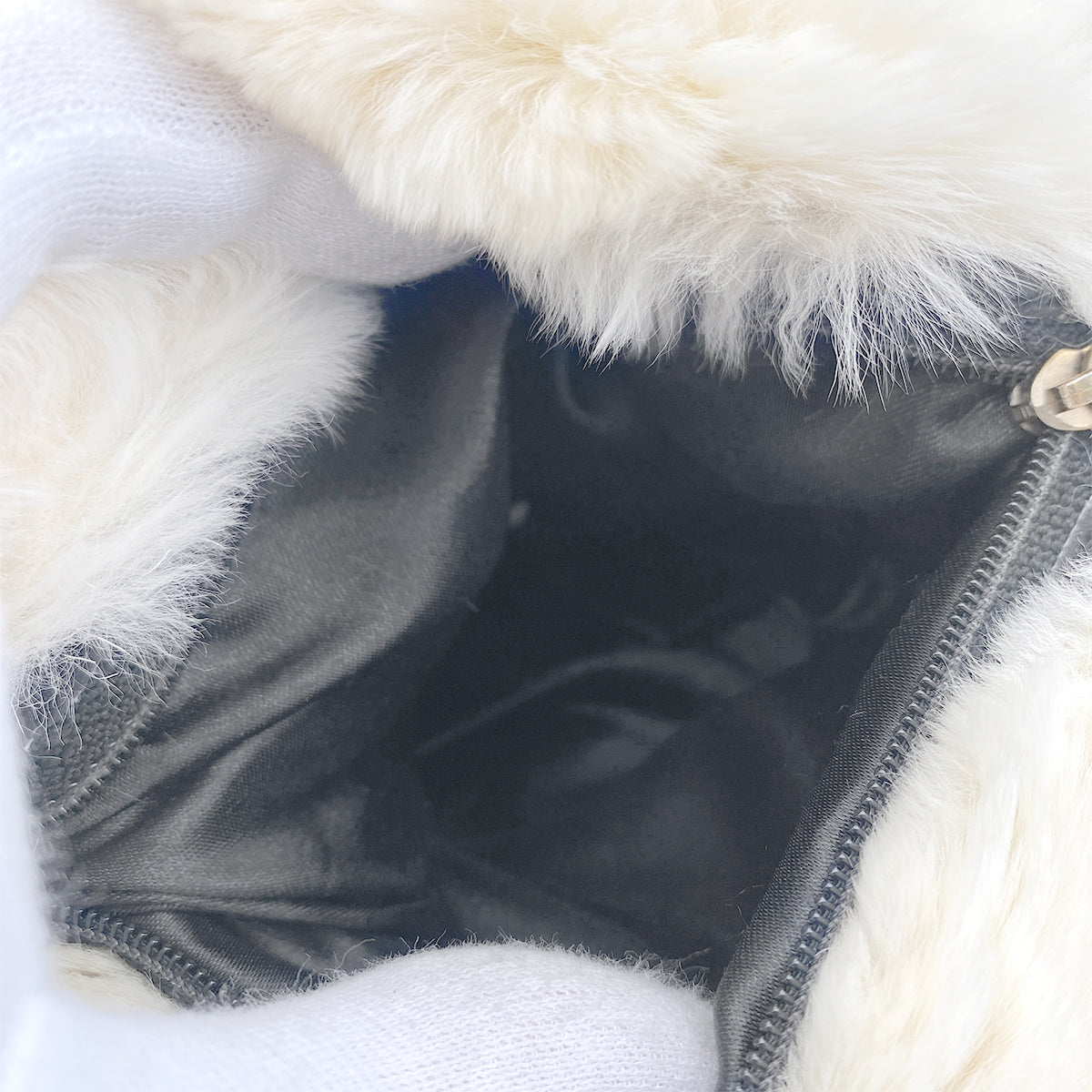 LUXURY PROMISE CHANEL VINTAGE COCOMARK ARM WARMER CHAIN SHOULDER BAG WHITE FUR 90265326