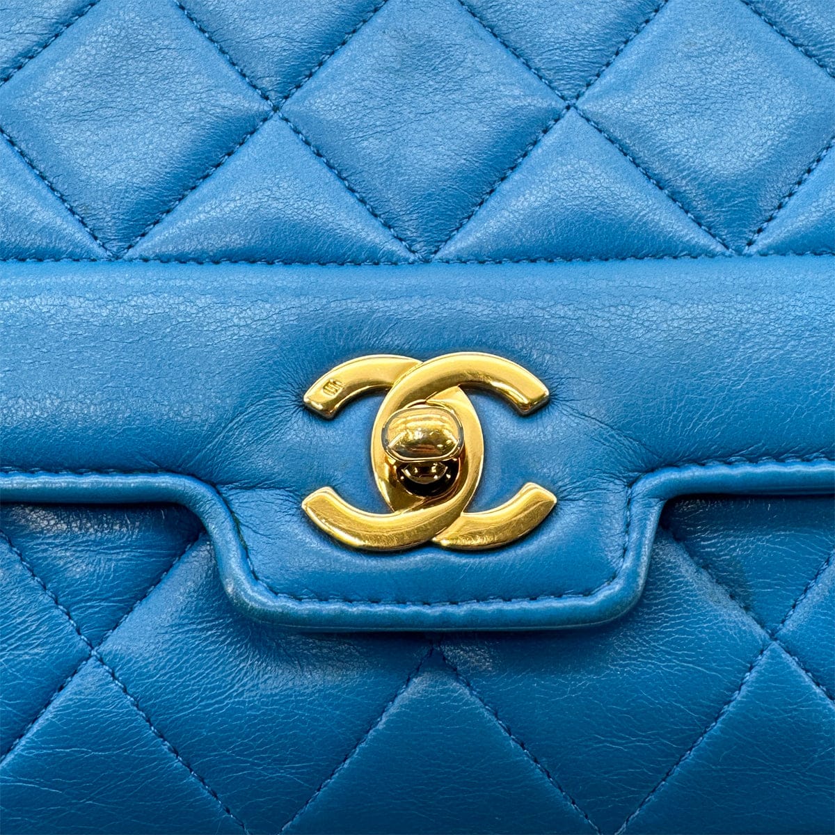 LUXURY PROMISE CHANEL VINTAGE MATELASSE SMALL CHAIN SHOULDER BAG BLUE LAMB SKIN 90284154