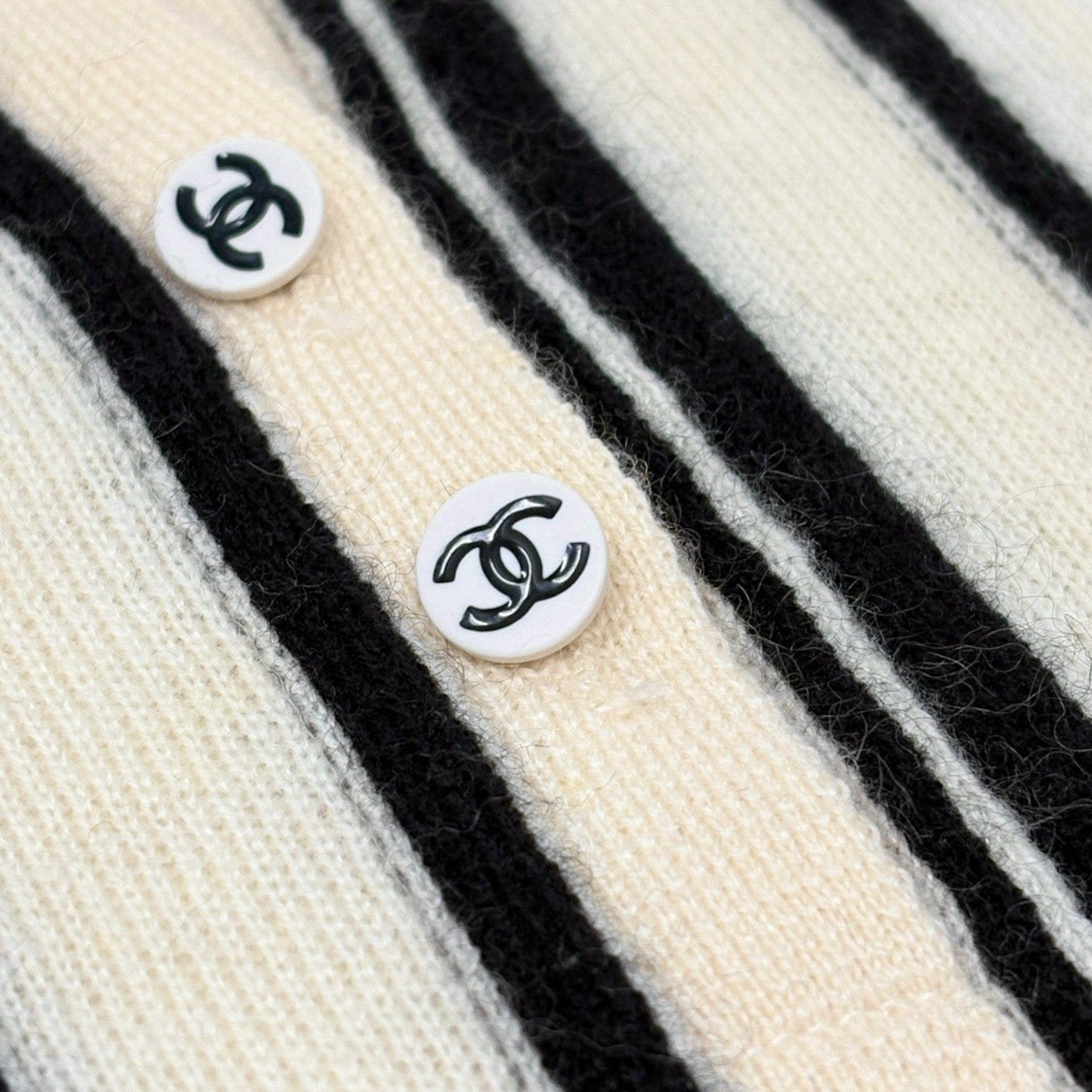 Luxury Promise CHANEL Vintage 03C CC Logo Cashmere Knit Striped T-shirt Top #42 Cream Black