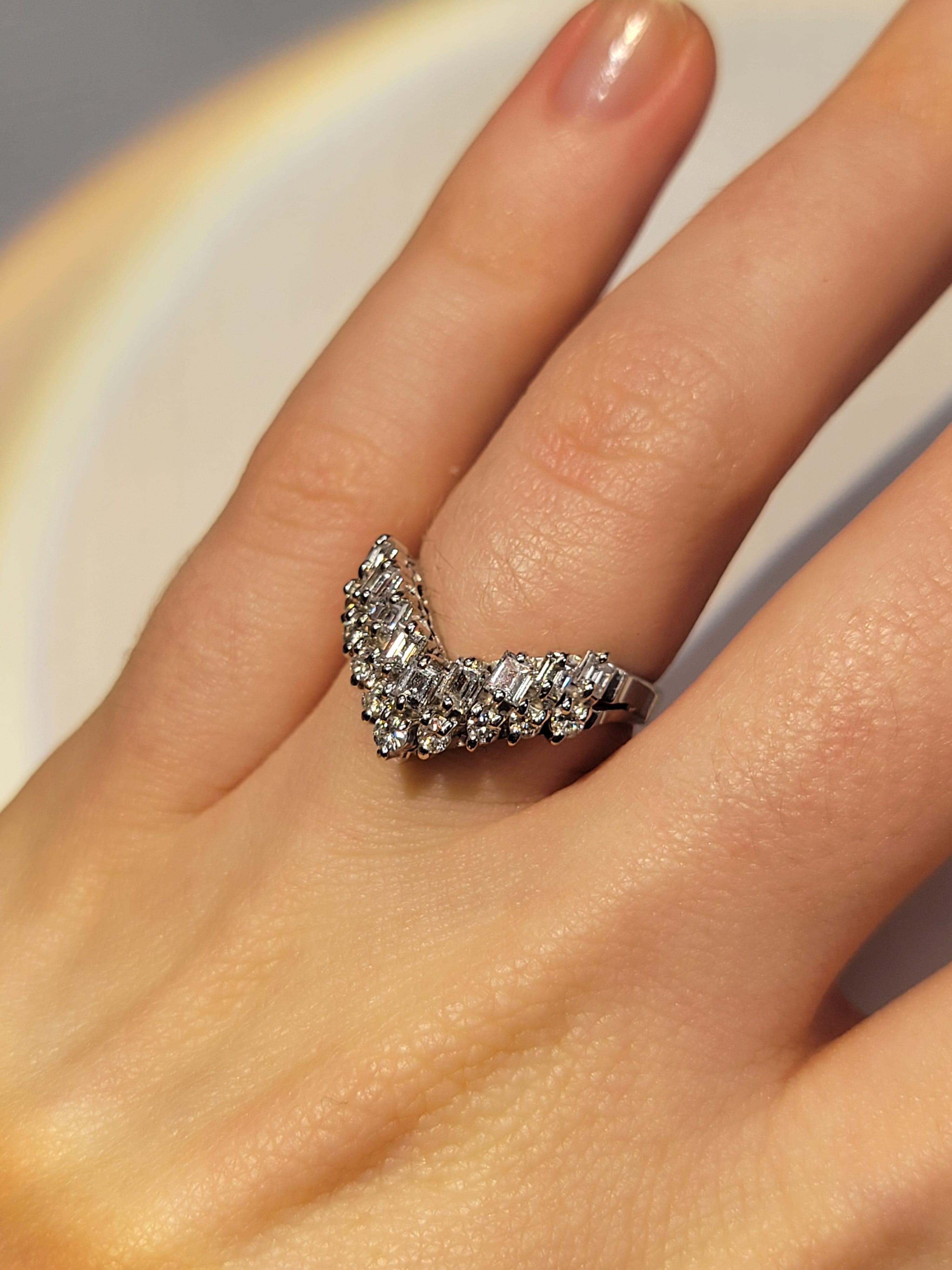 Luxury Promise Diamond V Ring in Pt900 / D1ct (5.5us) 3755 JJC0554