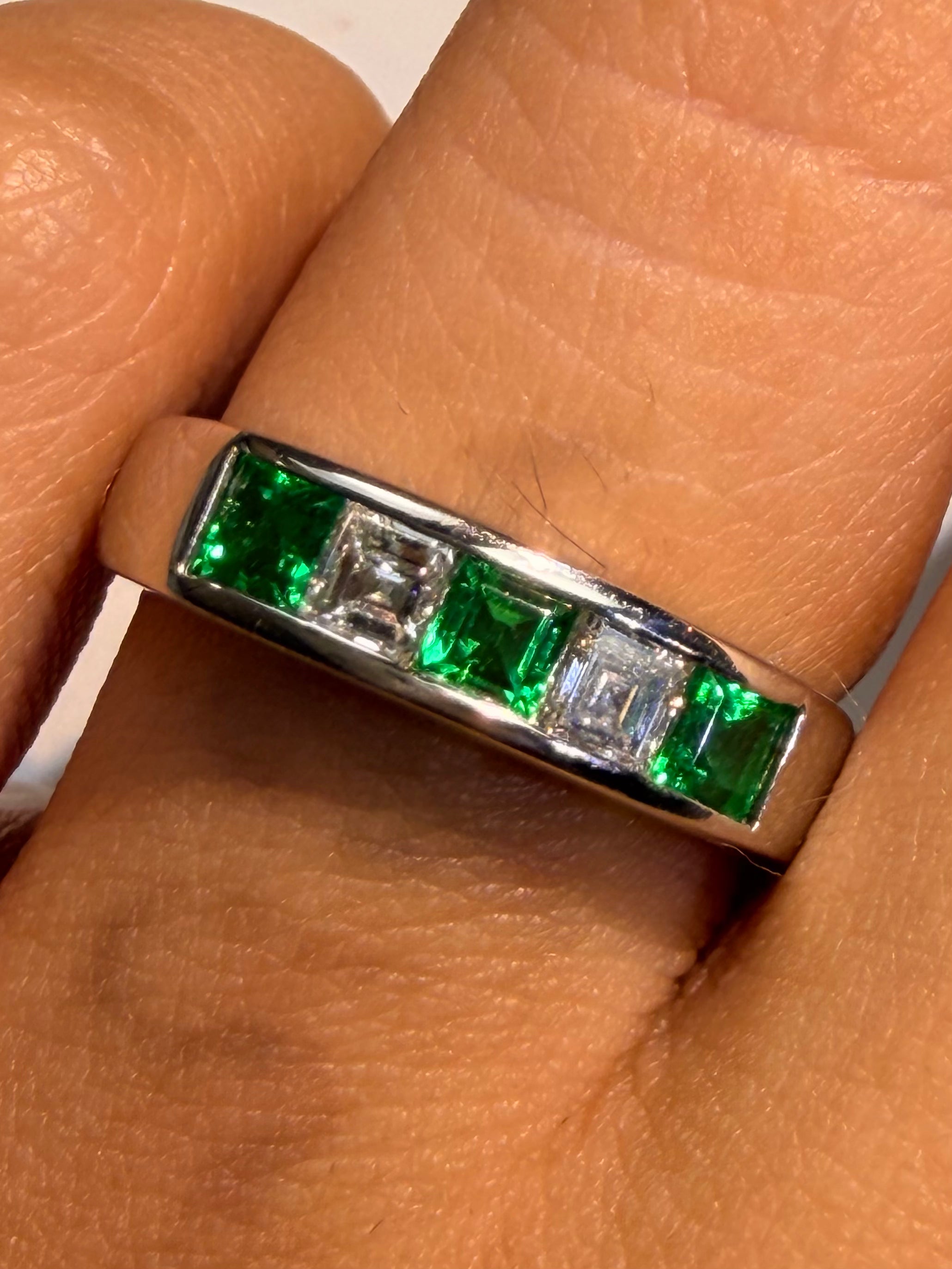 Luxury Promise Emerald Band in Pt900 / E0.39ct / D0.28ct (7us) 3662 JJC0527