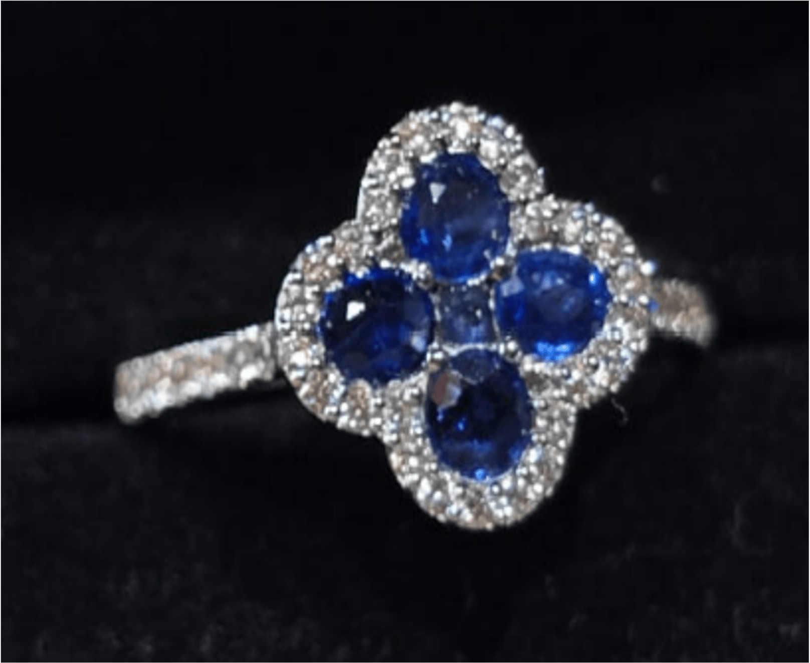 Luxury Promise 0.73ct Unheated Burma Sapphire with natural diamonds in 18K gold setting SYCB73