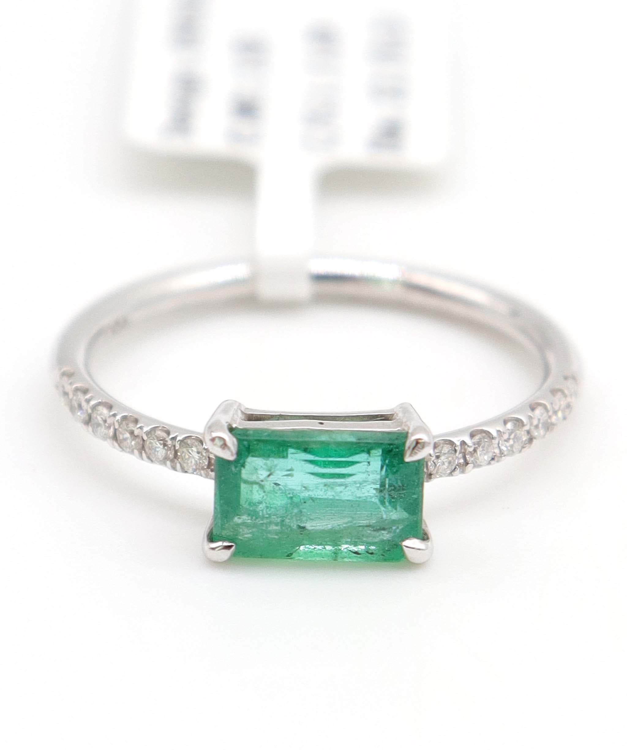 Luxury Promise 1.11ct Emerald Diamond Ring in 18K White Gold DXBCS5096