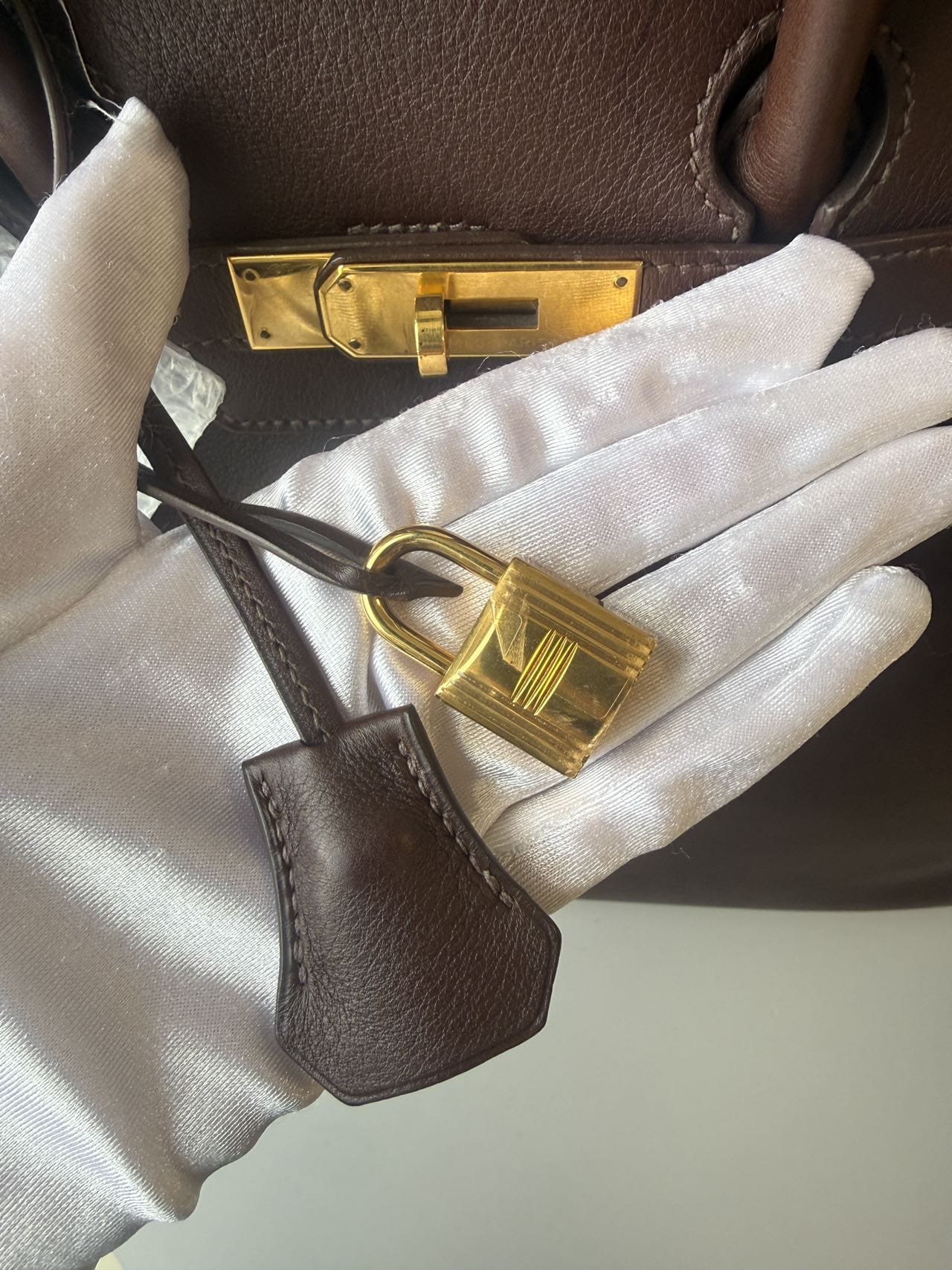 LUXURY PROMISE Hermès Birkin 35 in Mocca Box Calfskin with Gold Hardware
