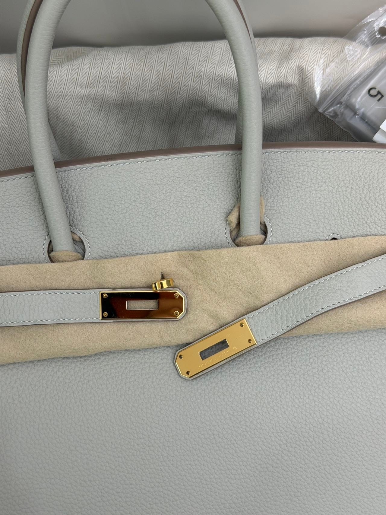 LUXURY PROMISE Hermès Birkin 35 Togo Pearl Gray Gold Hardware Y Stamp