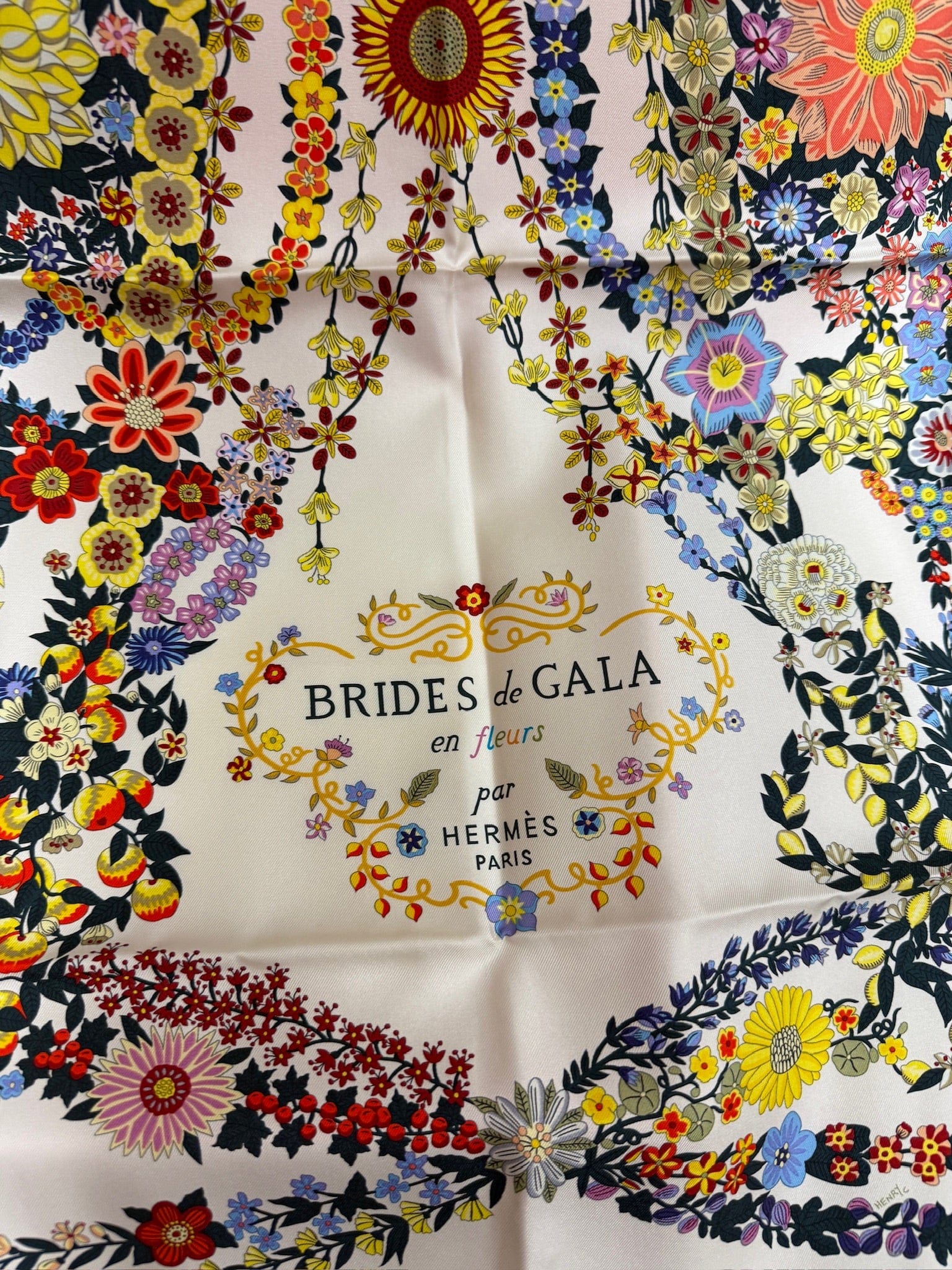 LUXURY PROMISE Hermès "Brides de Gala en Fleurs" 90cm Silk Scarf – Floral Equestrian Motif – 2025 Spring/Summer Collection