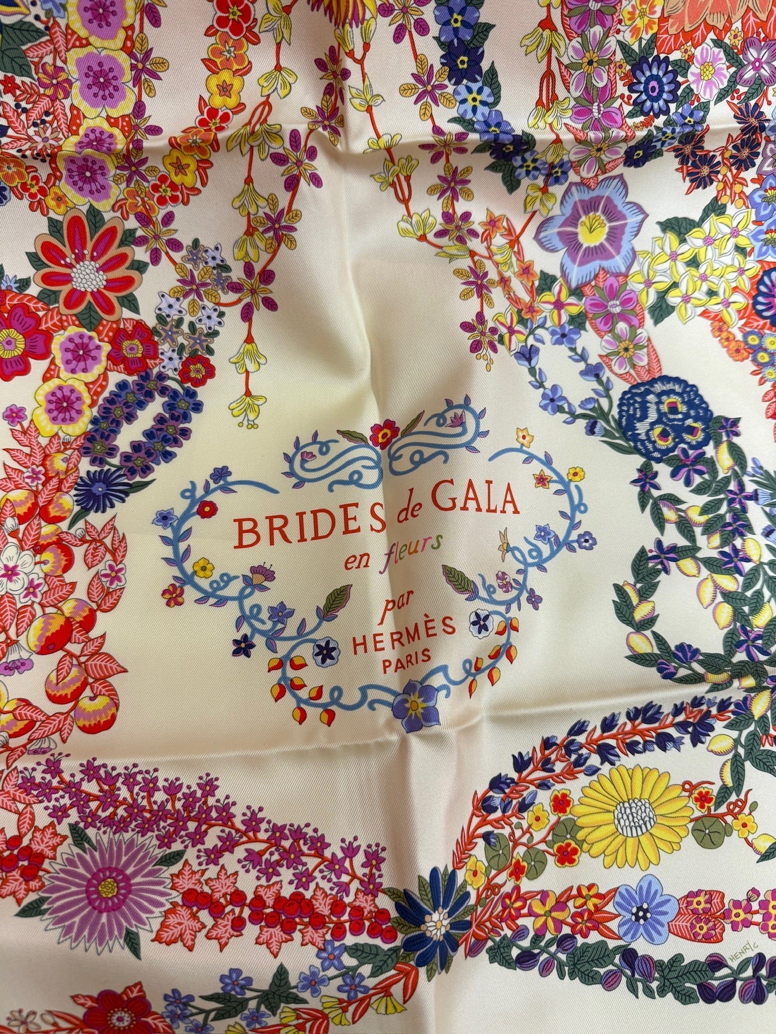 LUXURY PROMISE Hermès "Brides de Gala en Fleurs" 90cm Silk Scarf – Floral Equestrian Motif – 2025 Spring/Summer Collection