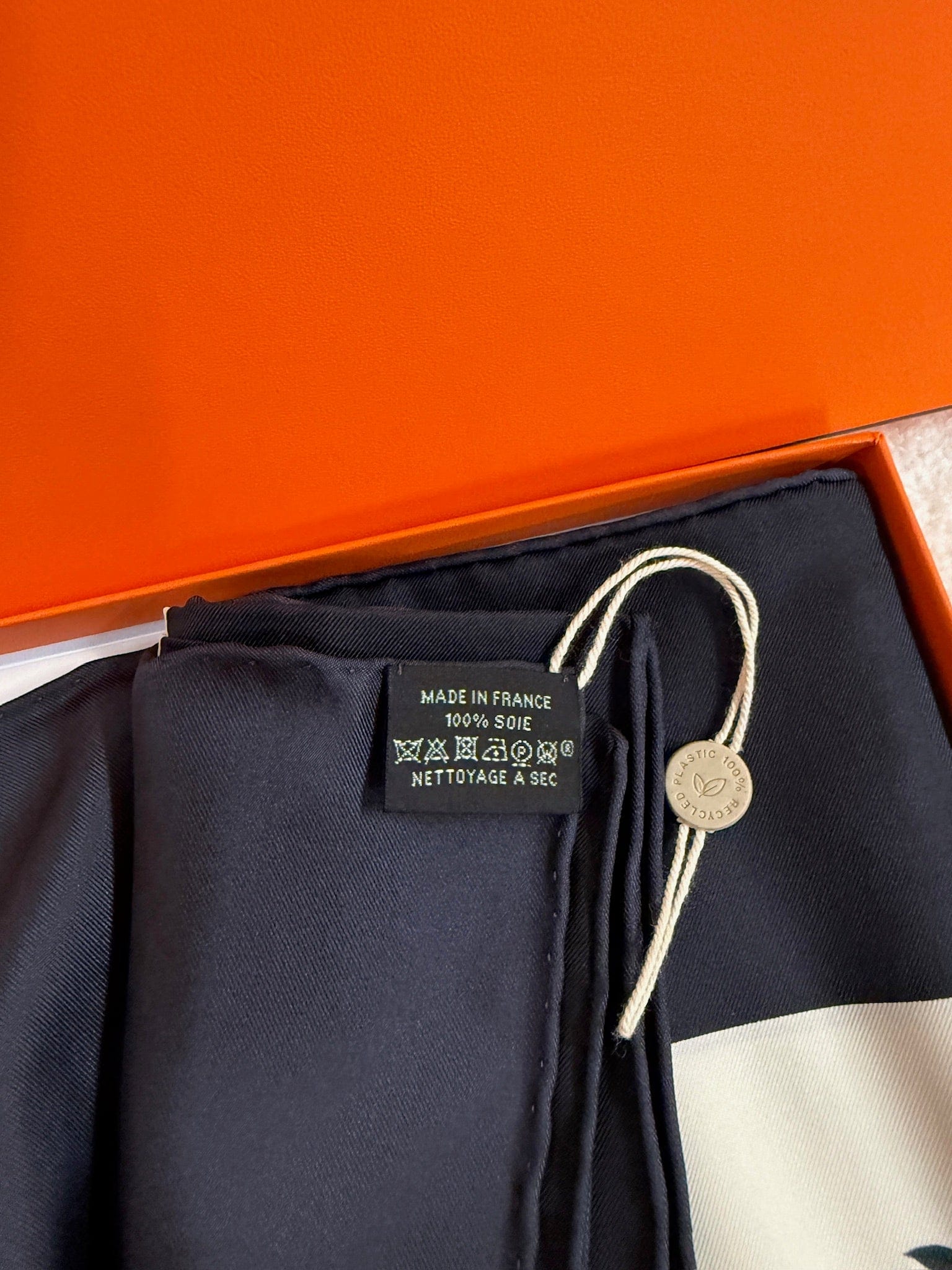 LUXURY PROMISE Hermès "Brides de Gala en Fleurs" 90cm Silk Scarf – Floral Equestrian Motif – 2025 Spring/Summer Collection