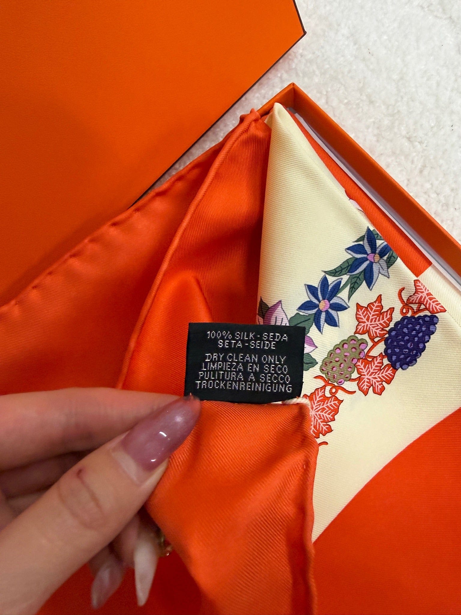 LUXURY PROMISE Hermès "Brides de Gala en Fleurs" 90cm Silk Scarf – Floral Equestrian Motif – 2025 Spring/Summer Collection
