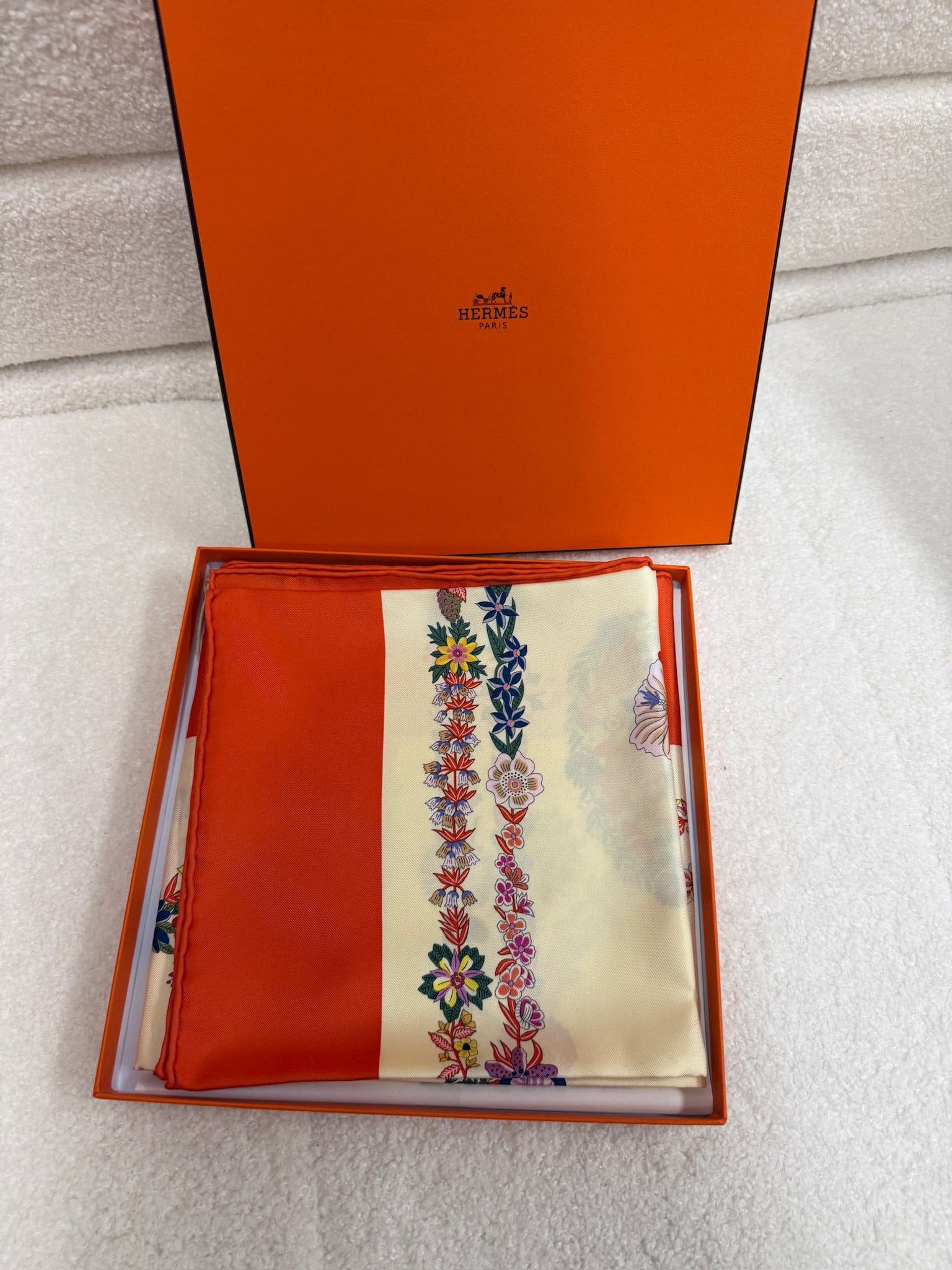 LUXURY PROMISE Hermès "Brides de Gala en Fleurs" 90cm Silk Scarf – Floral Equestrian Motif – 2025 Spring/Summer Collection