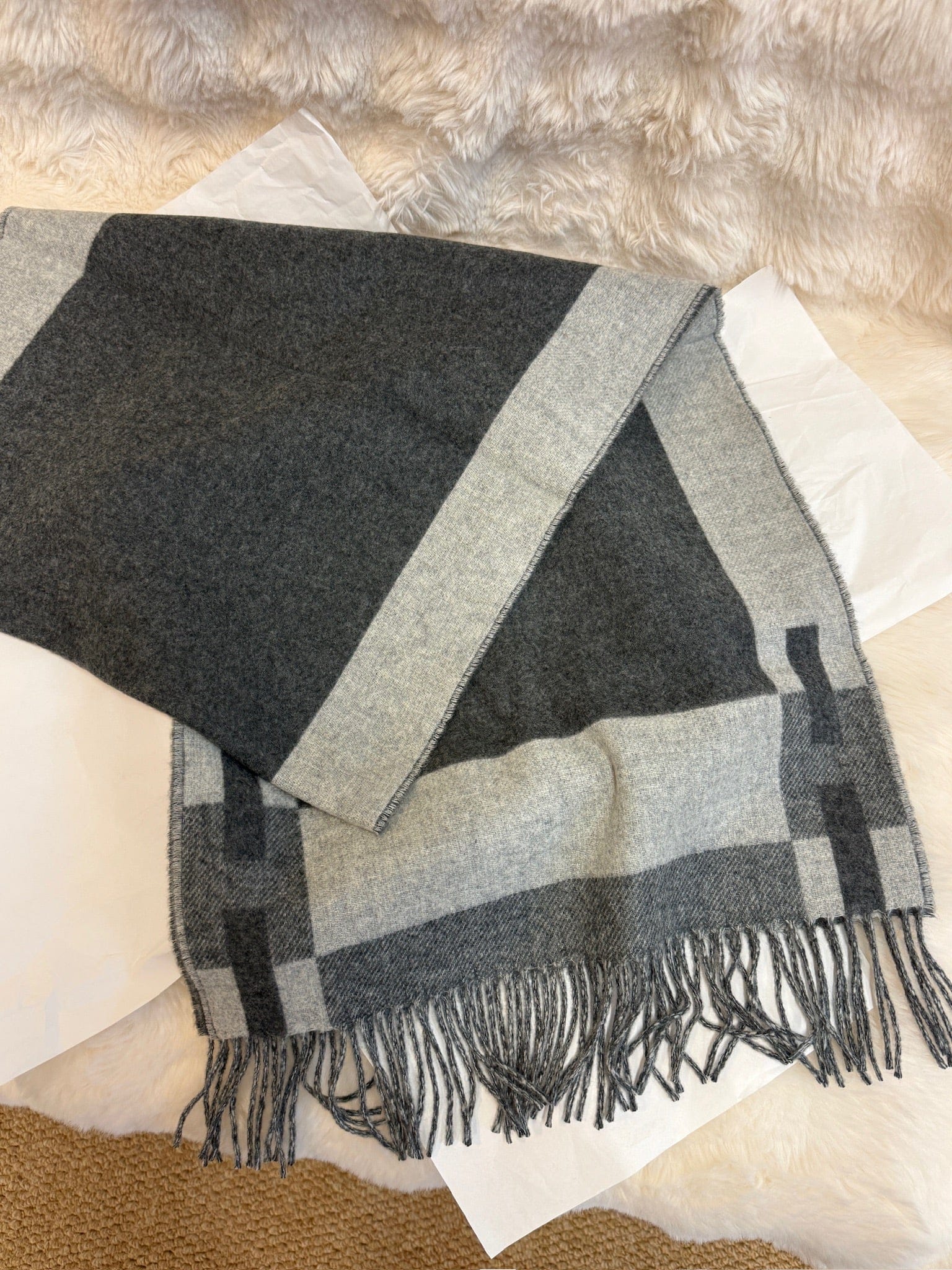 LUXURY PROMISE Hermès Cashmere Scarf – Grey Check Pattern