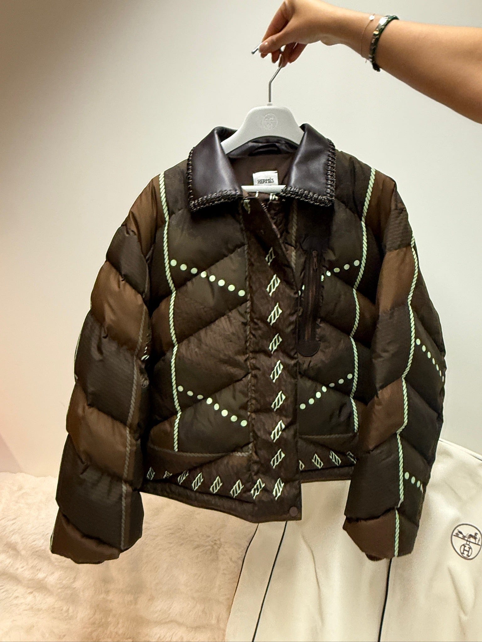 LUXURY PROMISE Hermès "Dressage Tressage" mixed leather short puffer coat