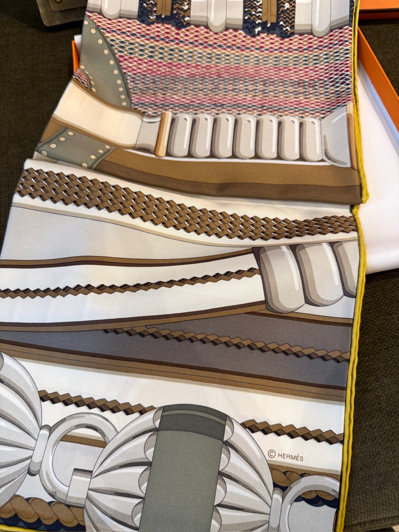 LUXURY PROMISE Hermès Flora Y Plata Silk Scarf 90cm