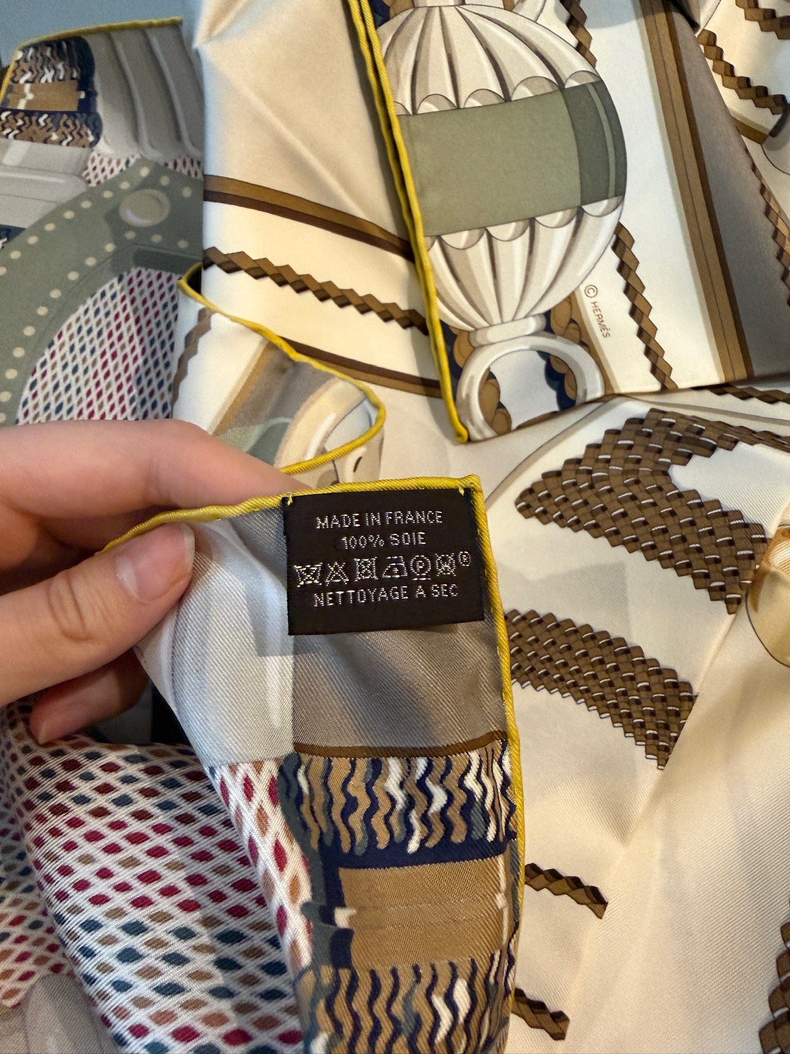 LUXURY PROMISE Hermès Flora Y Plata Silk Scarf 90cm