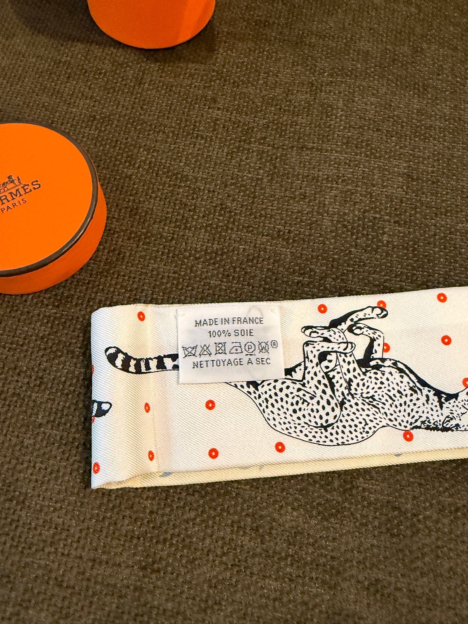 Luxury Promise Hermès "Guepards Bandana" Jaune Soufre Multi Silk Twilly