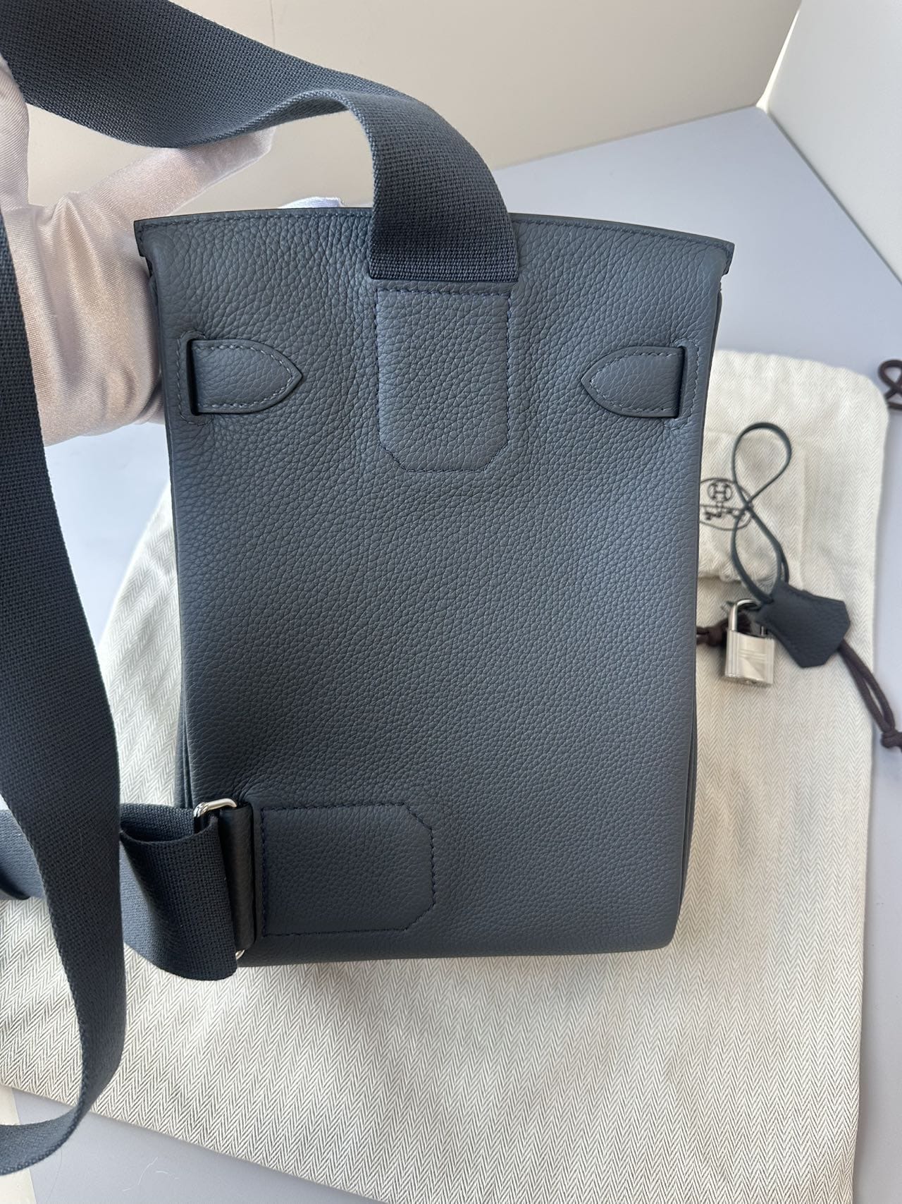 LUXURY PROMISE Hermès Hac a Dos PM Gris Misty Togo Leather Palladium Hardware (W Stamp)