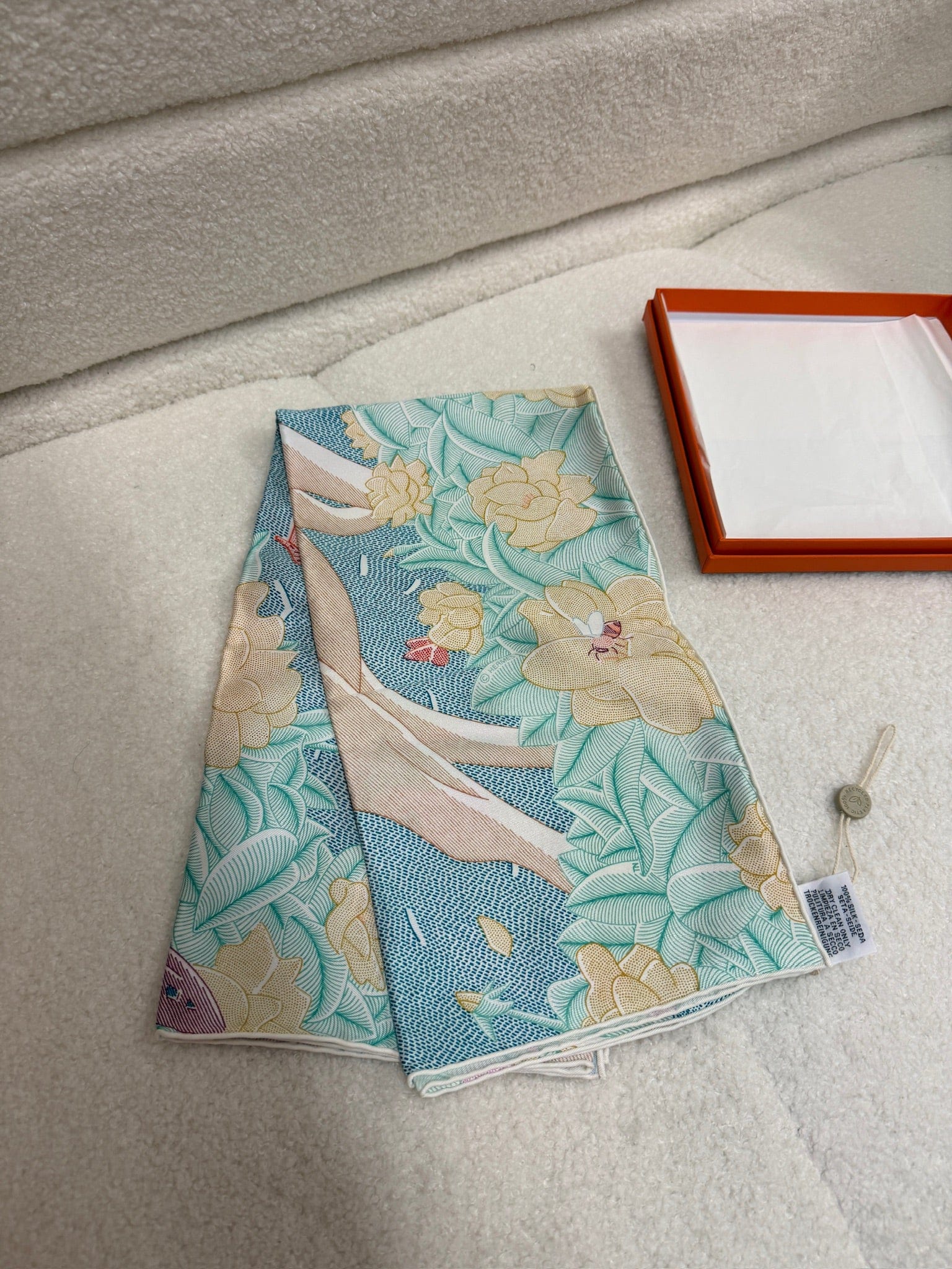 LUXURY PROMISE Hermès "Ivresse au Vent" 70cm Silk Scarf – Spring Rebirth & Freedom Motif – 2025 Spring/Summer Collection