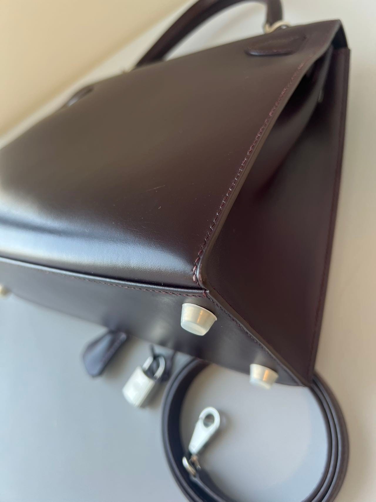 LUXURY PROMISE Hermès Kelly 28 Bordeaux Box | Vintage F | Mint Condition
