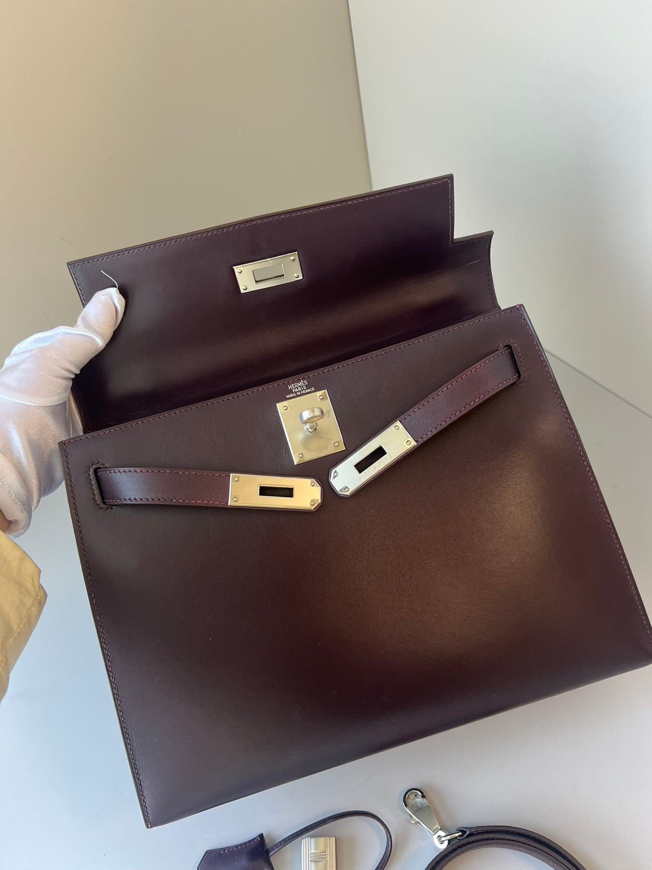 LUXURY PROMISE Hermès Kelly 28 Bordeaux Box | Vintage F | Mint Condition