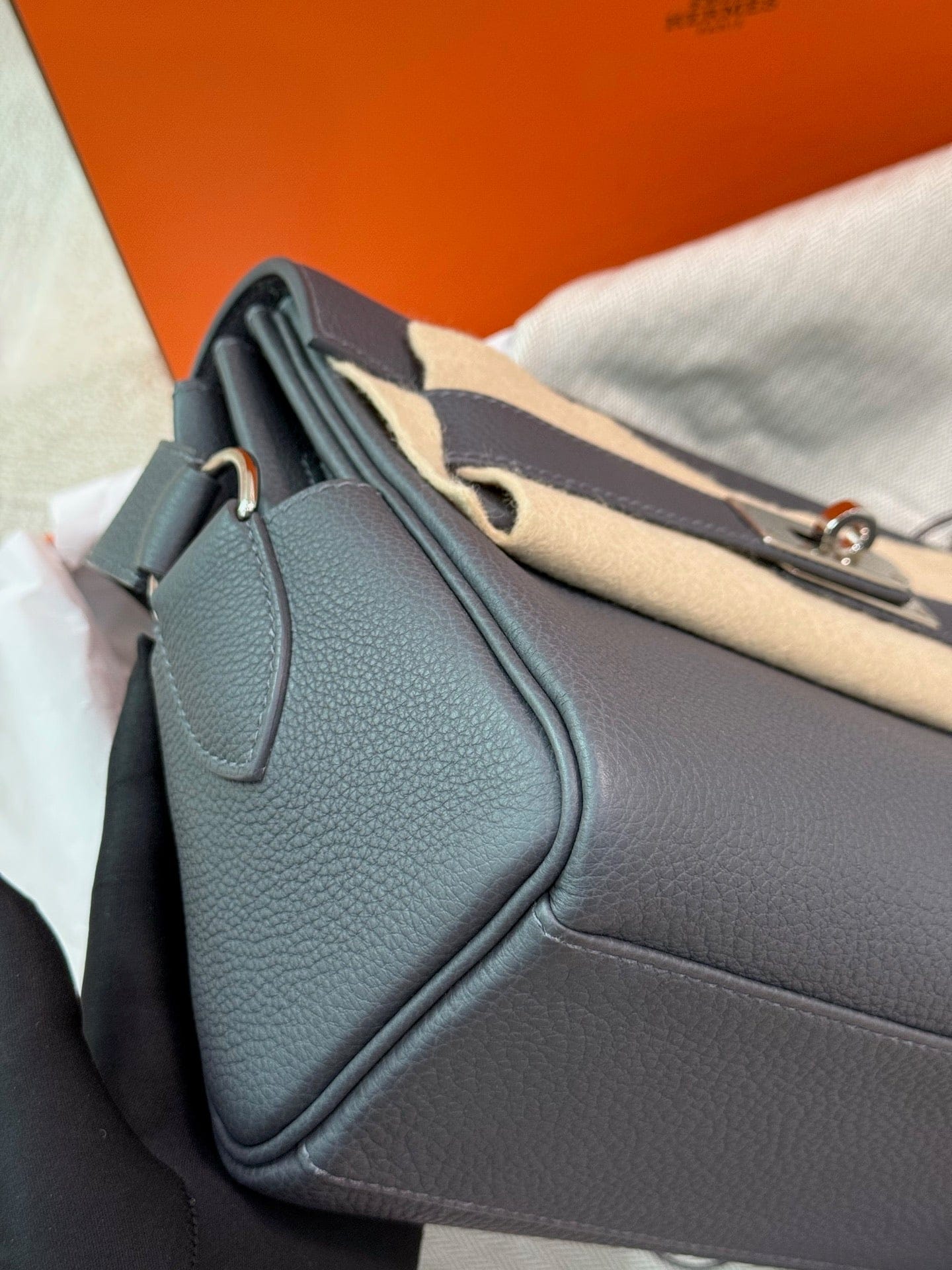 LUXURY PROMISE Hermès Kelly Messenger Adoris Togo Leather – Stamp K