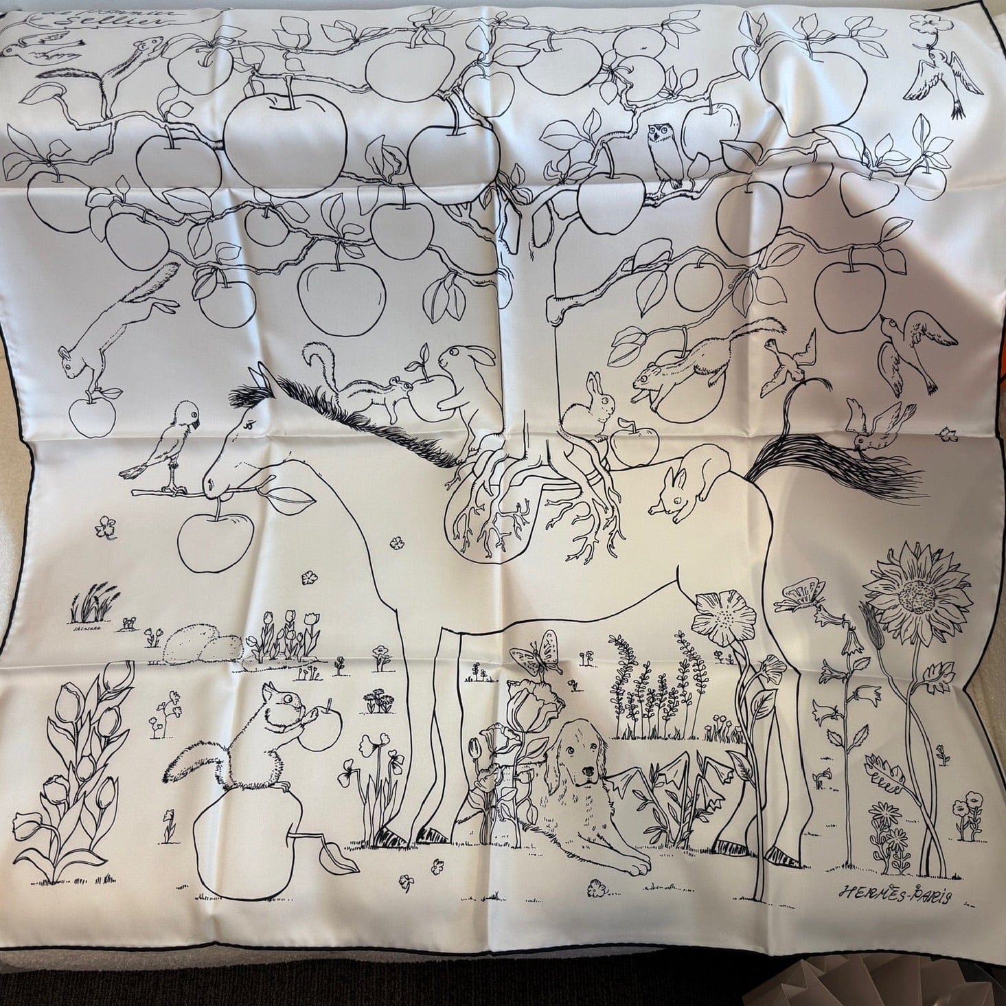 Luxury Promise Hermes Le Pommier Sellier scarf 90 blanc / noir