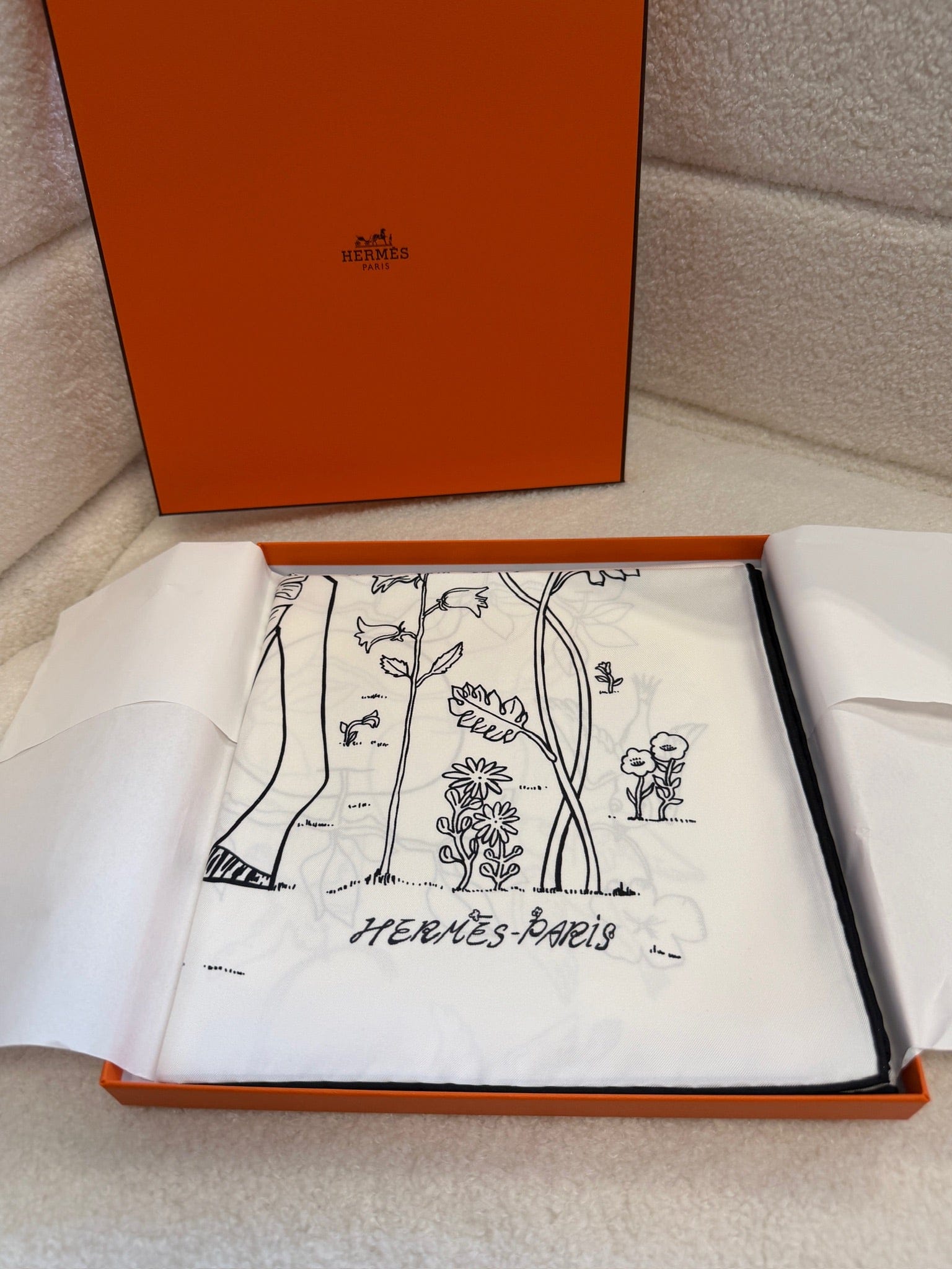 Luxury Promise Hermes Le Pommier Sellier scarf 90 blanc / noir