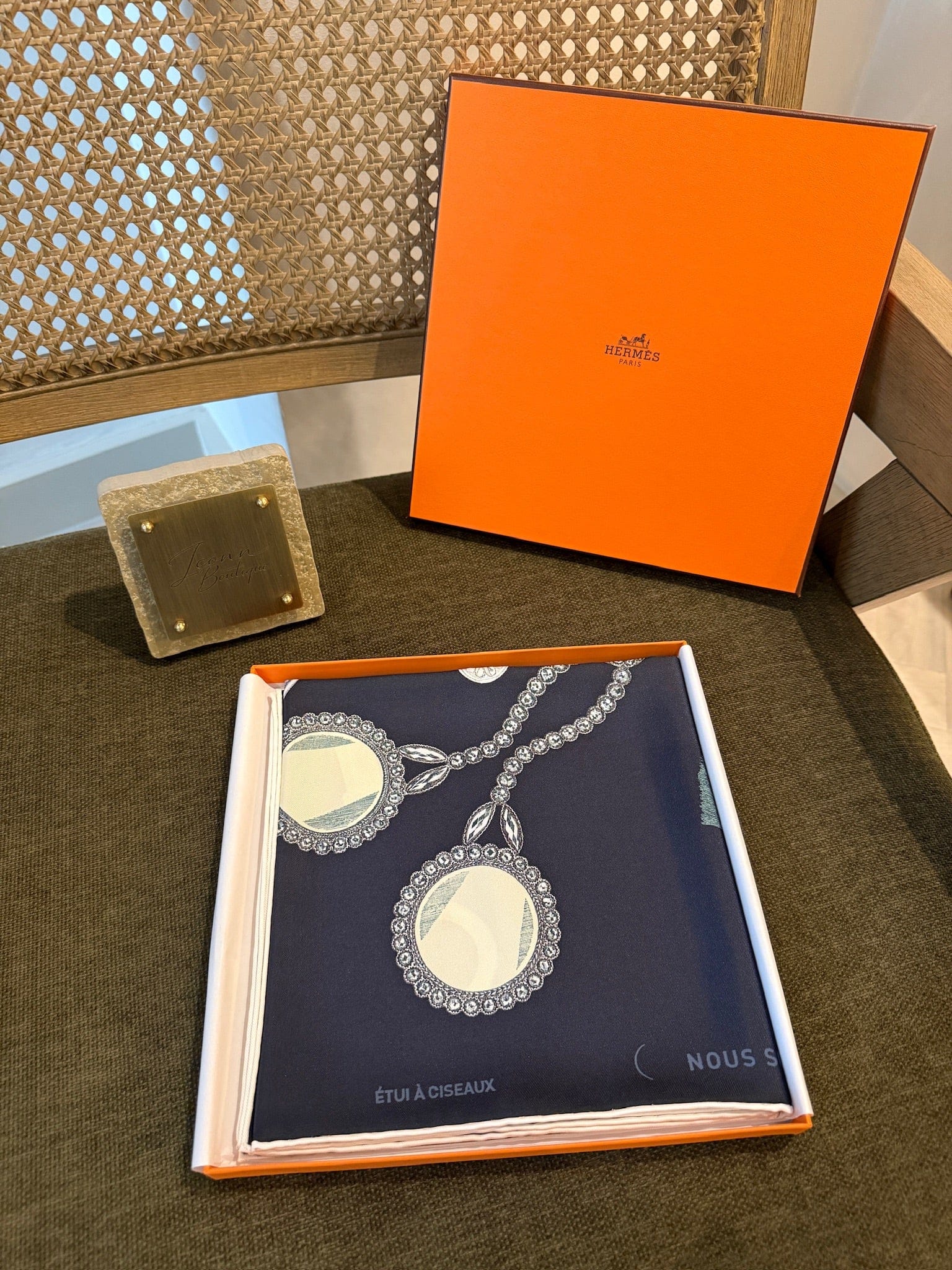 Luxury Promise Hermès Nous Sommes Inseparables Silk Scarf 90cm