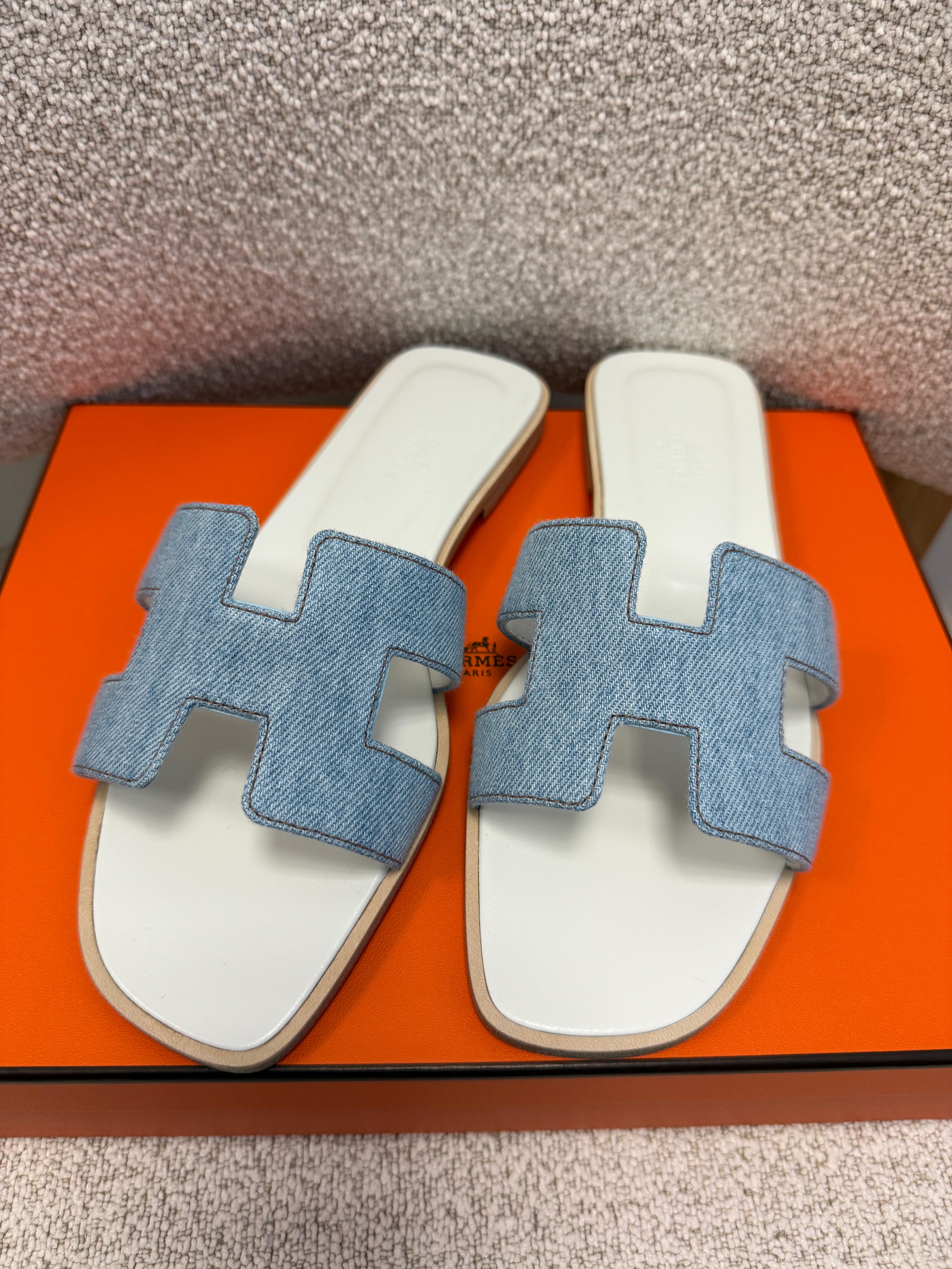 LUXURY PROMISE HERMÈS ORAN SANDAL Bleu Clair Denim - Size 37.5