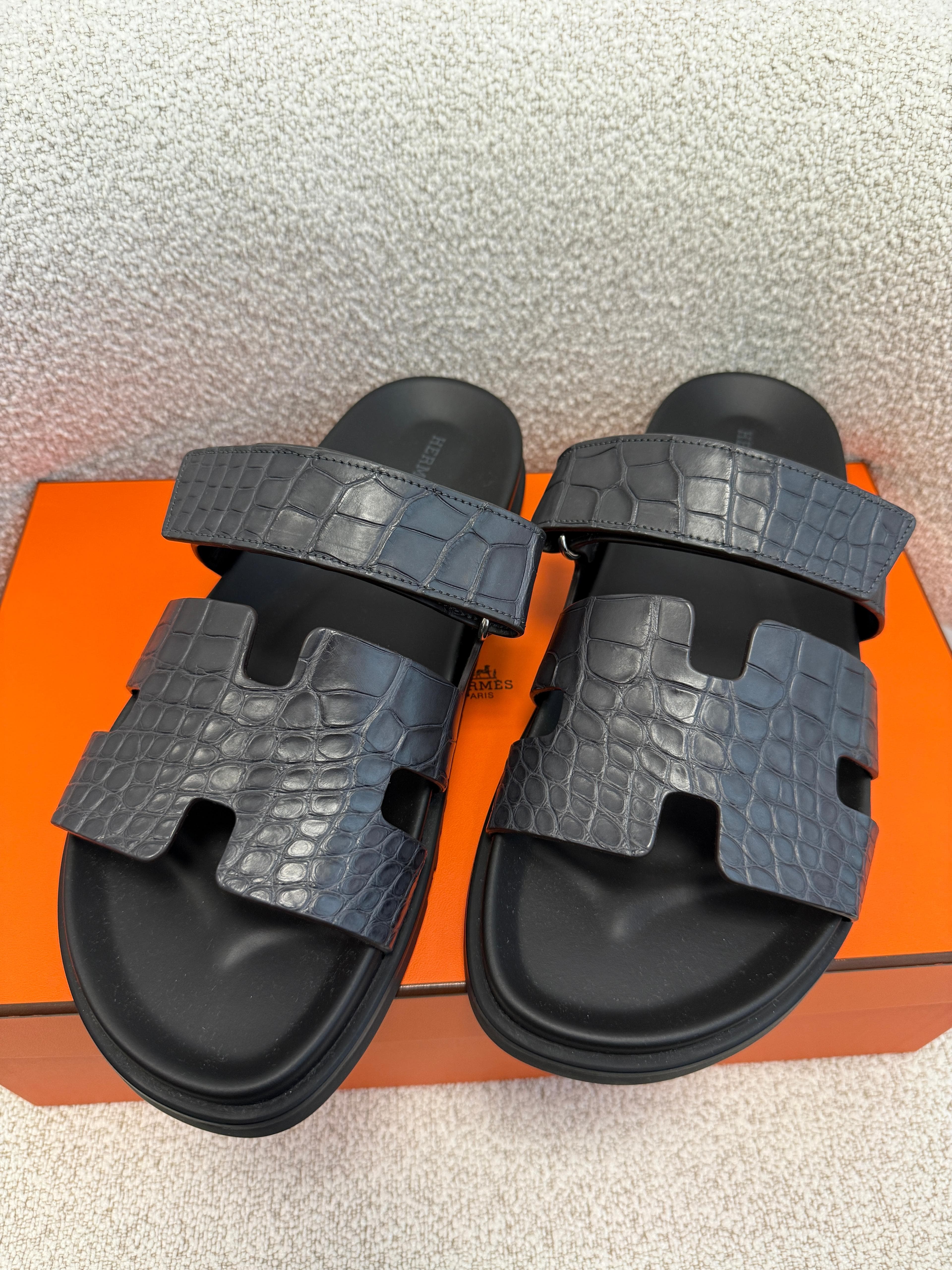 Luxury Promise *HK LOCATED*HERMÈS CHYPRE SANDAL Graphite- Size 42