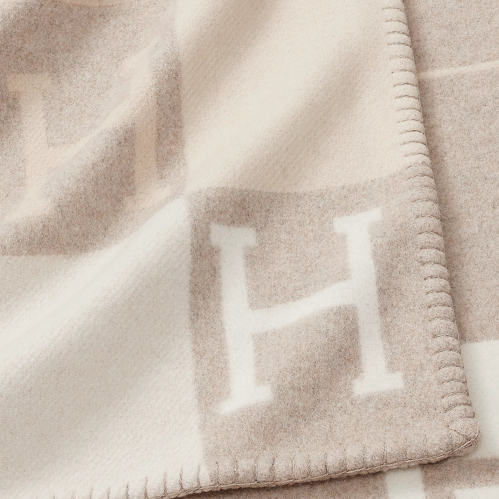LUXURY PROMISE HERMÈS AVALON III THROW BLANKET Coco & Camomile