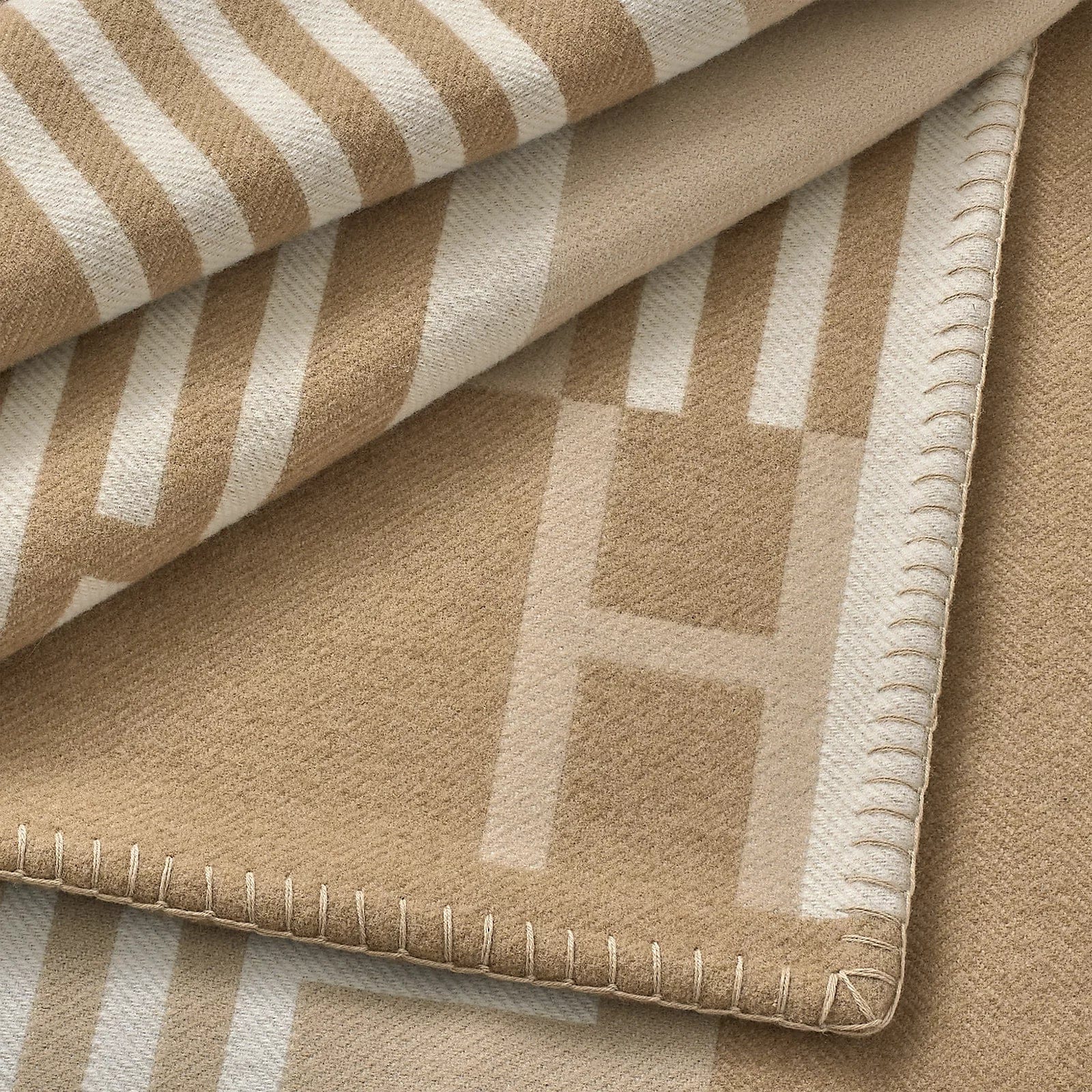 LUXURY PROMISE *HK LOCATED*HERMÈS ITHAQUE BLANKET Chamois