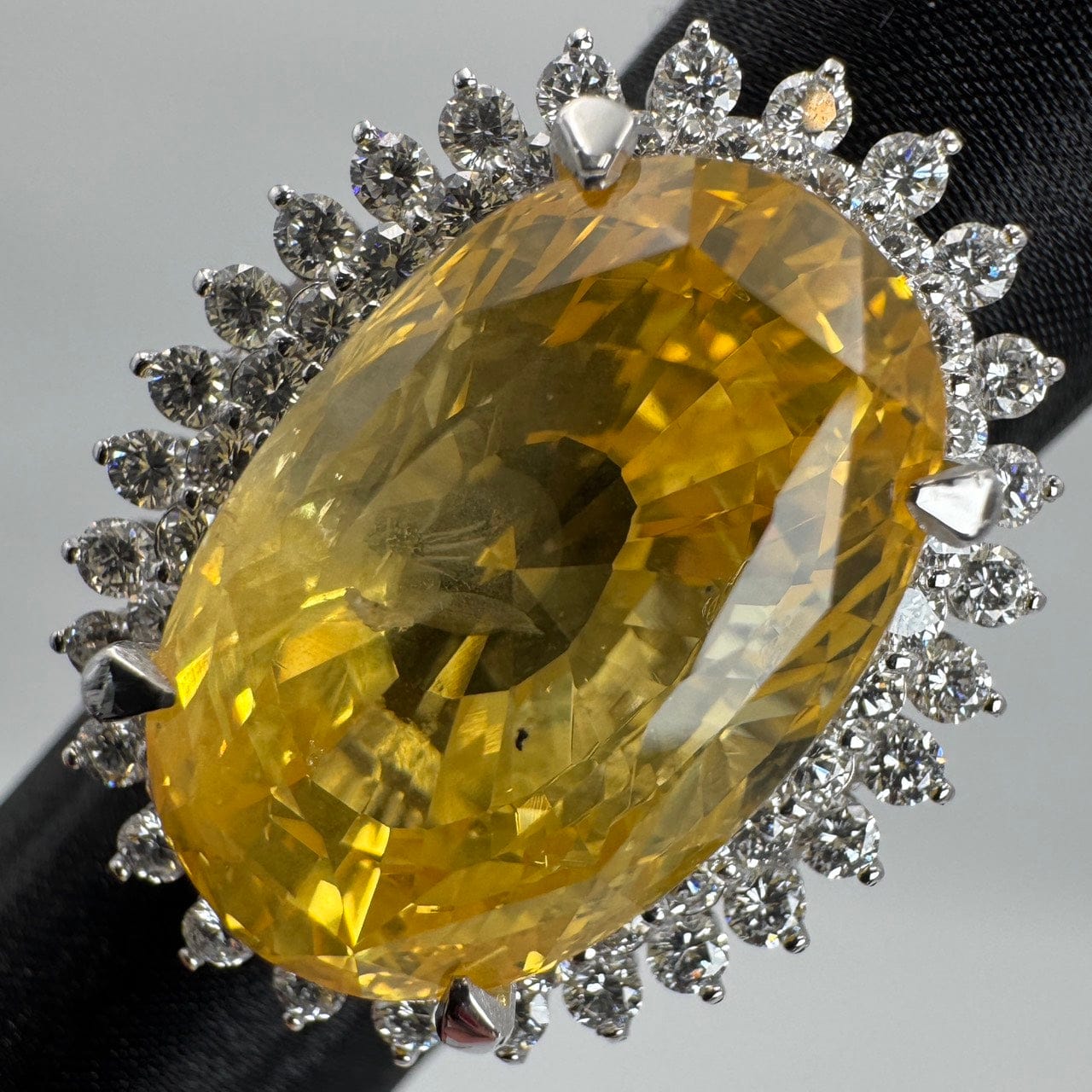 Luxury Promise Japan 47140 Noheat Pt900 Yellow Sapphire Ring YS37.204 D2.38 23.3g Medium (rear feed)
