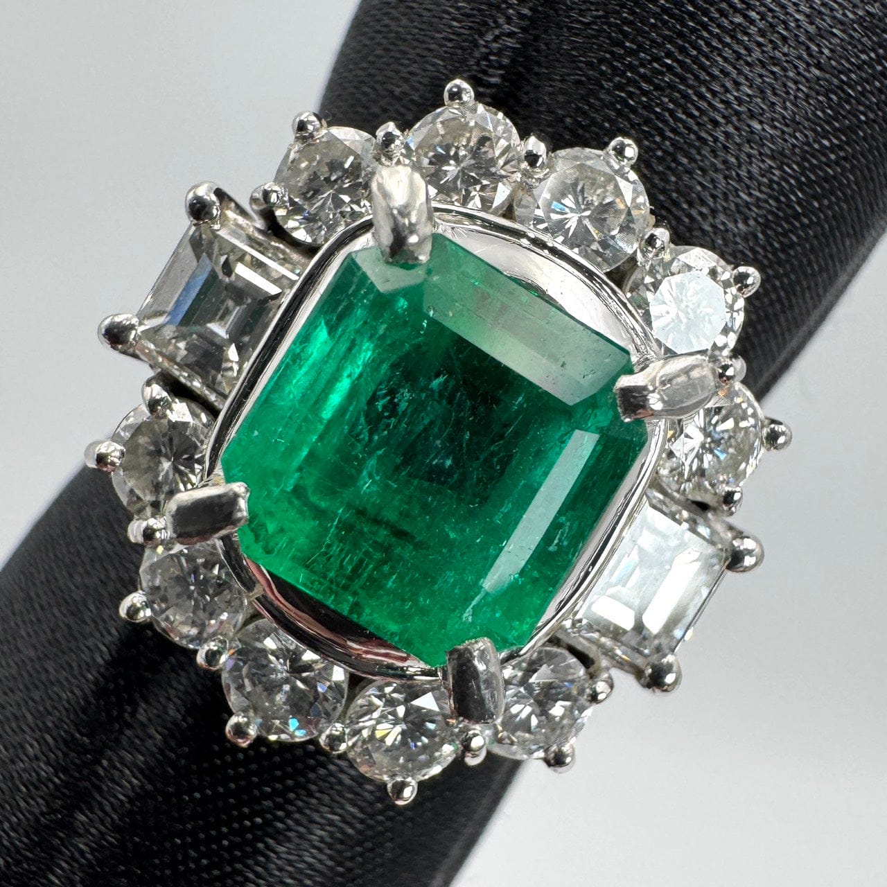 Luxury Promise Japan 47661 Pt900 Emerald Ring E2.55 D2.11 16.5 GRJ