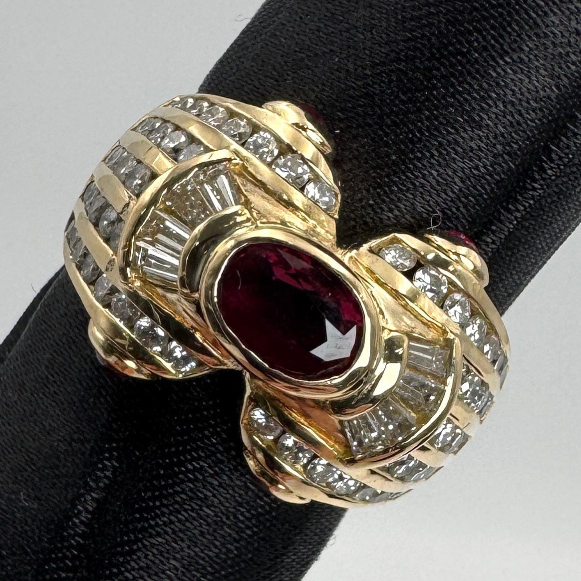 Luxury Promise Japan 49093 18K Ruby Ring R0.97 0.32 D0.30 0.35 10.8 GRJ So