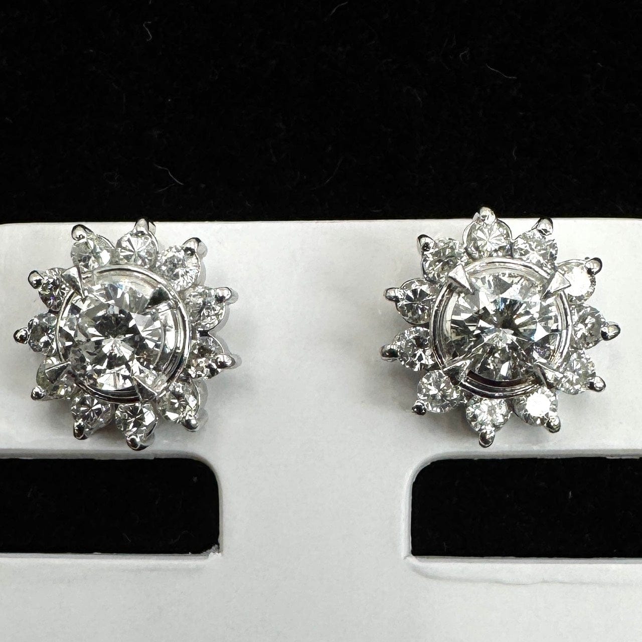 Luxury Promise Japan 49370 Pt900 Diamond Earrings D0.62 D0.61 3.8