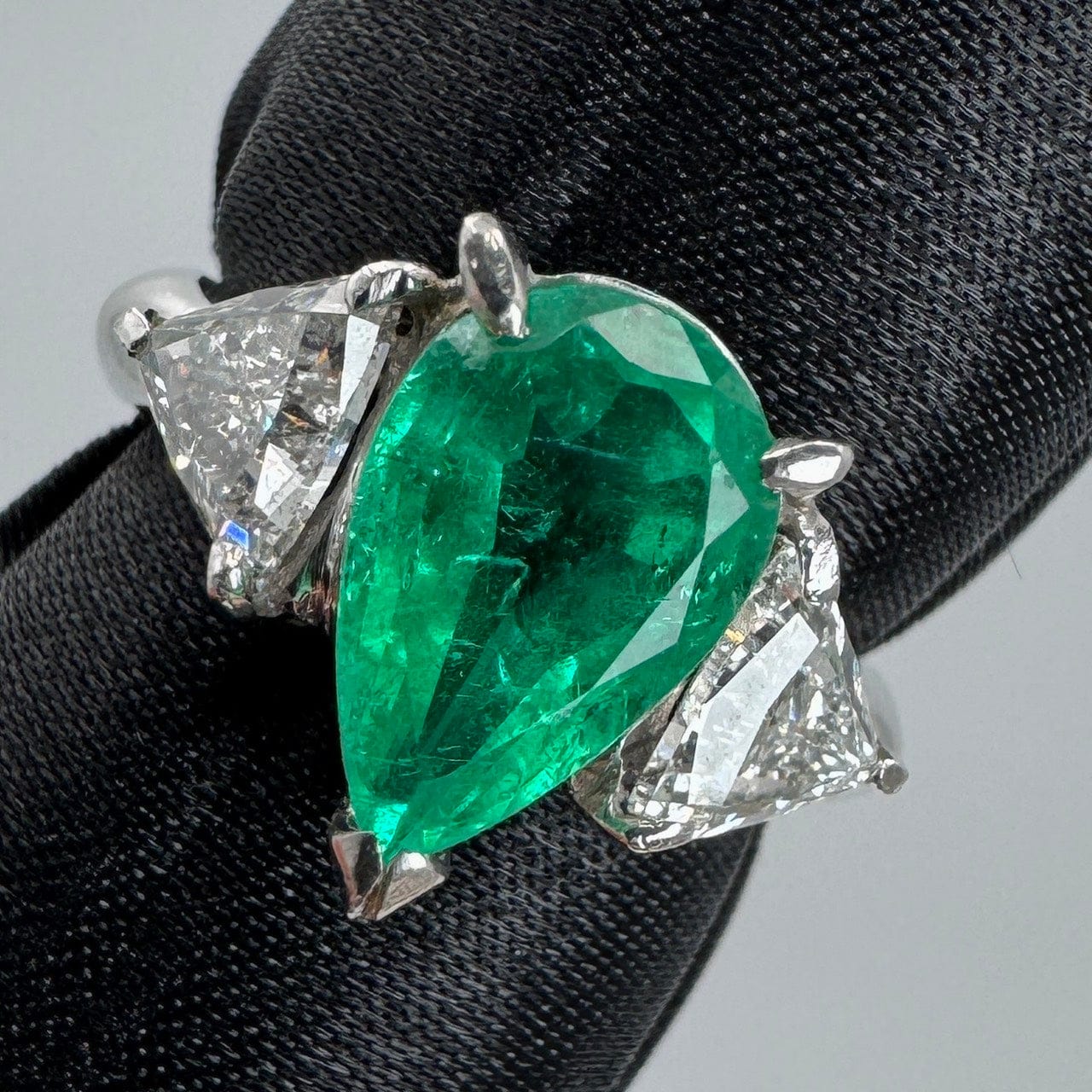Luxury Promise Japan 49454 Pt900 Emerald Ring E1.94 D1.02 6.1