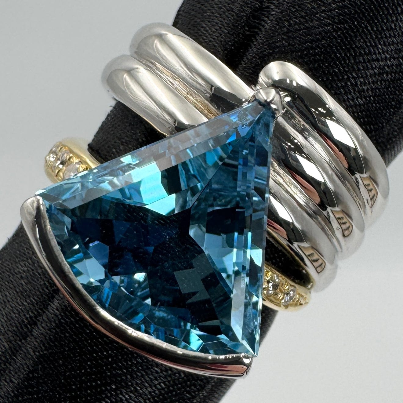 Luxury Promise Japan 49555 SantaMaria Pt900/K18 Aquamarine Ring AQ5.52 D0.11 19.8g NGL