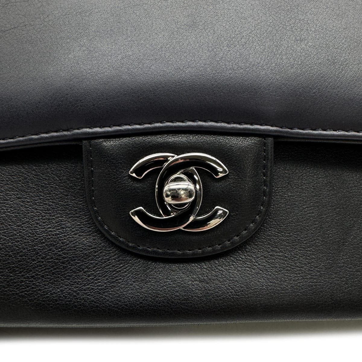 luxury promise japan CHANEL CHAIN SHOULDER BAG NAVY BLACK LEATHER RUTHENIUM HARDWARE 90317881
